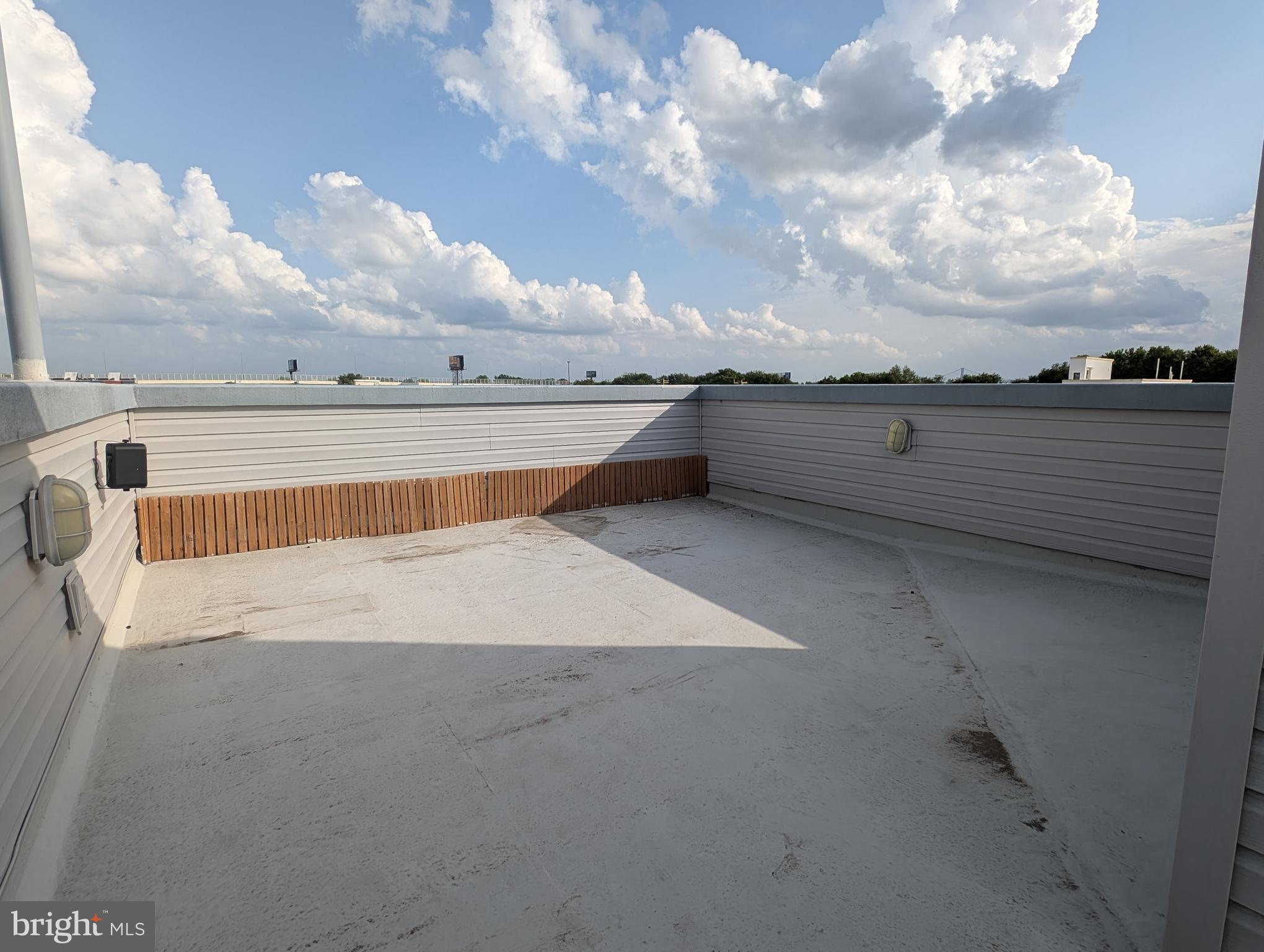 PORT RICHMOND - Residential Lease