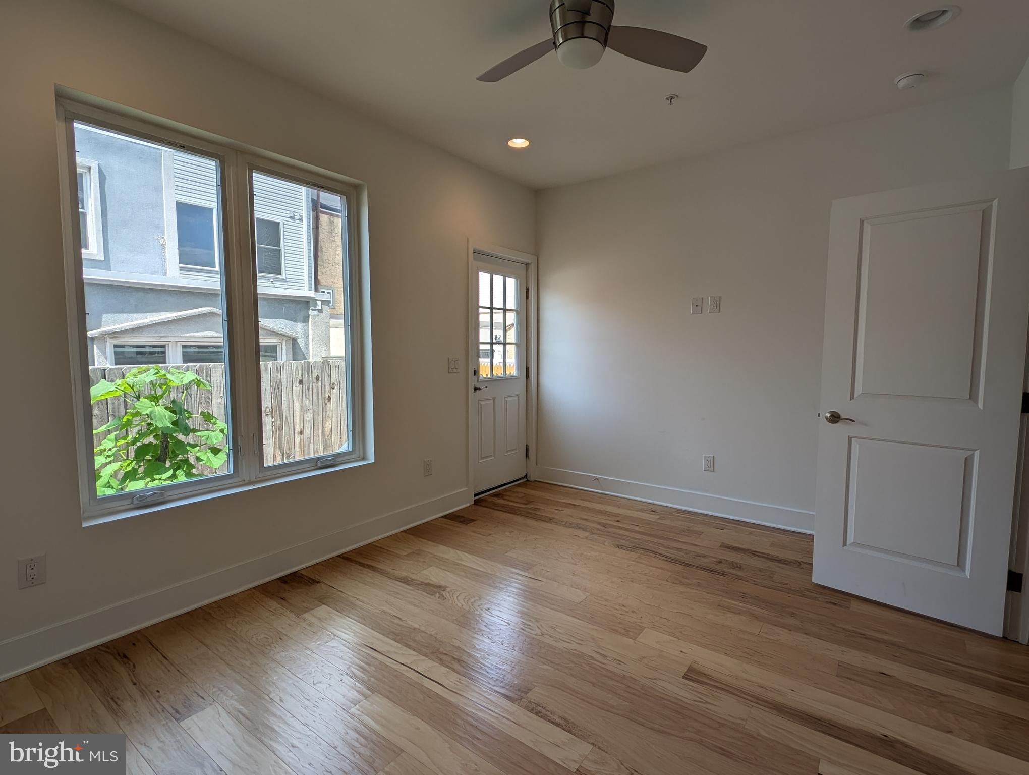 PORT RICHMOND - Residential Lease