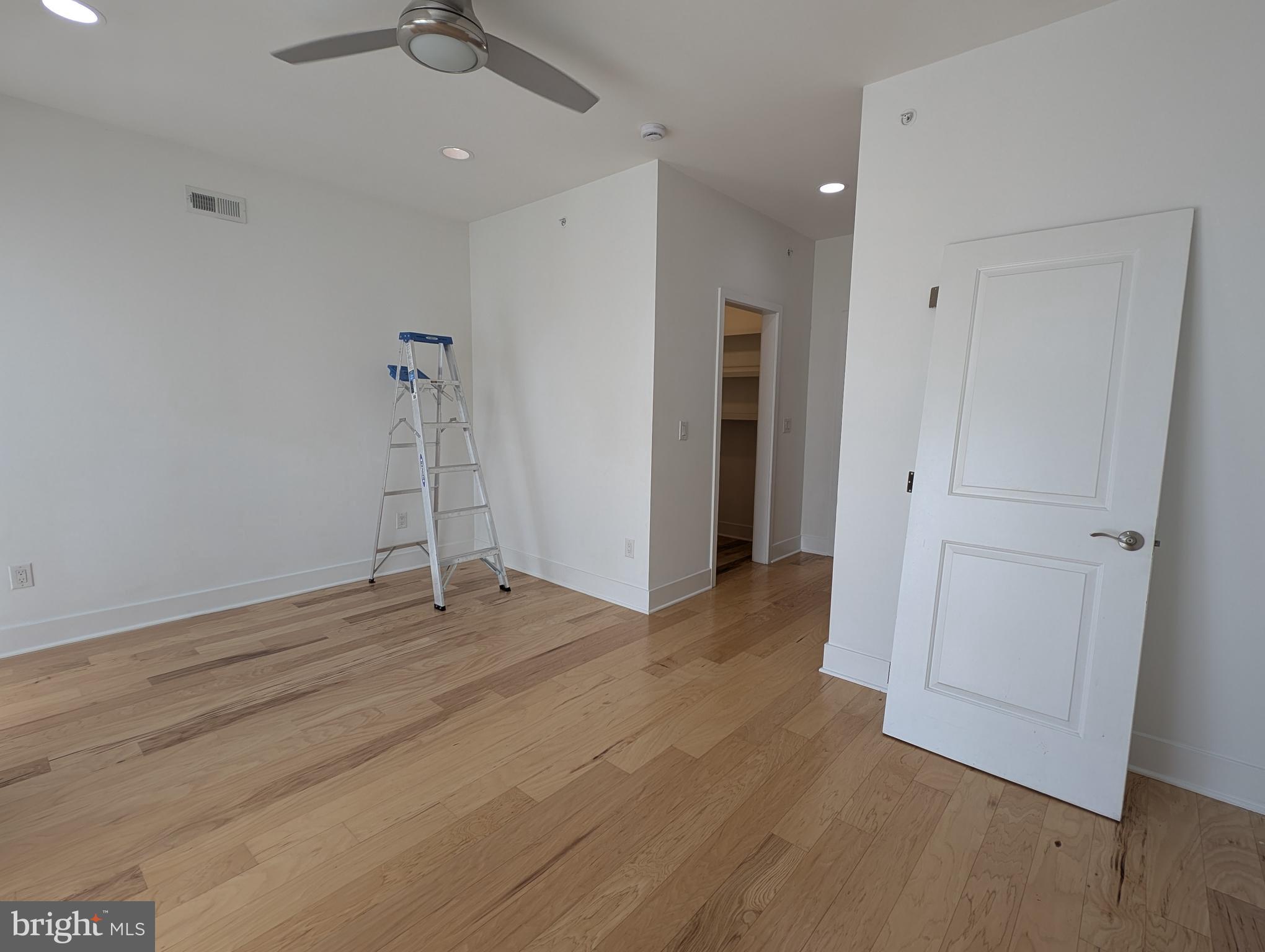 PORT RICHMOND - Residential Lease