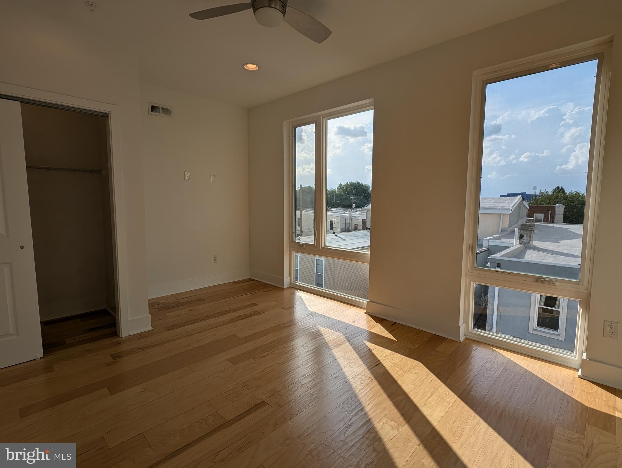 PORT RICHMOND - Residential Lease