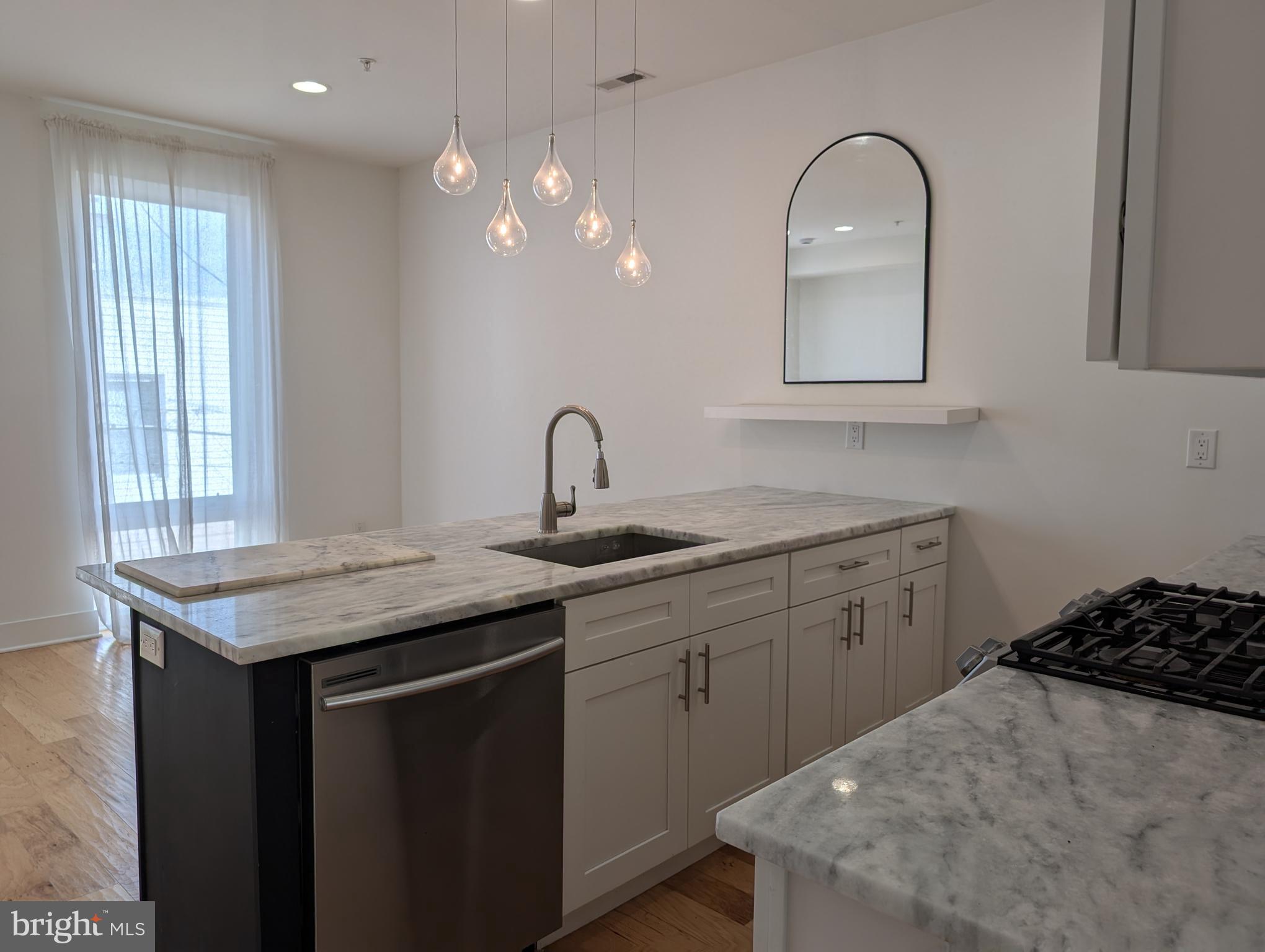 PORT RICHMOND - Residential Lease