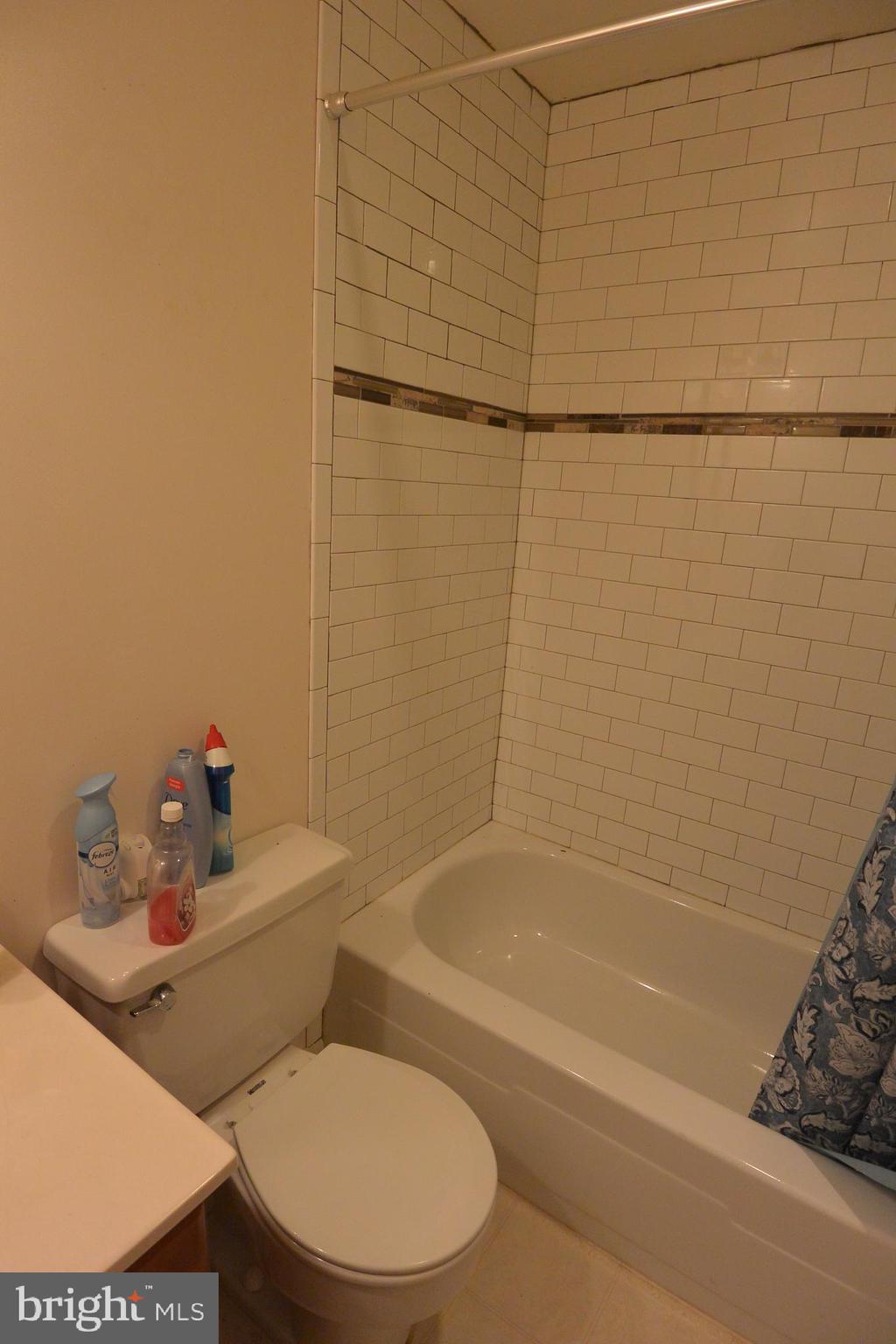 LONG REACH HOUSE CONDOMINIUMS - Residential