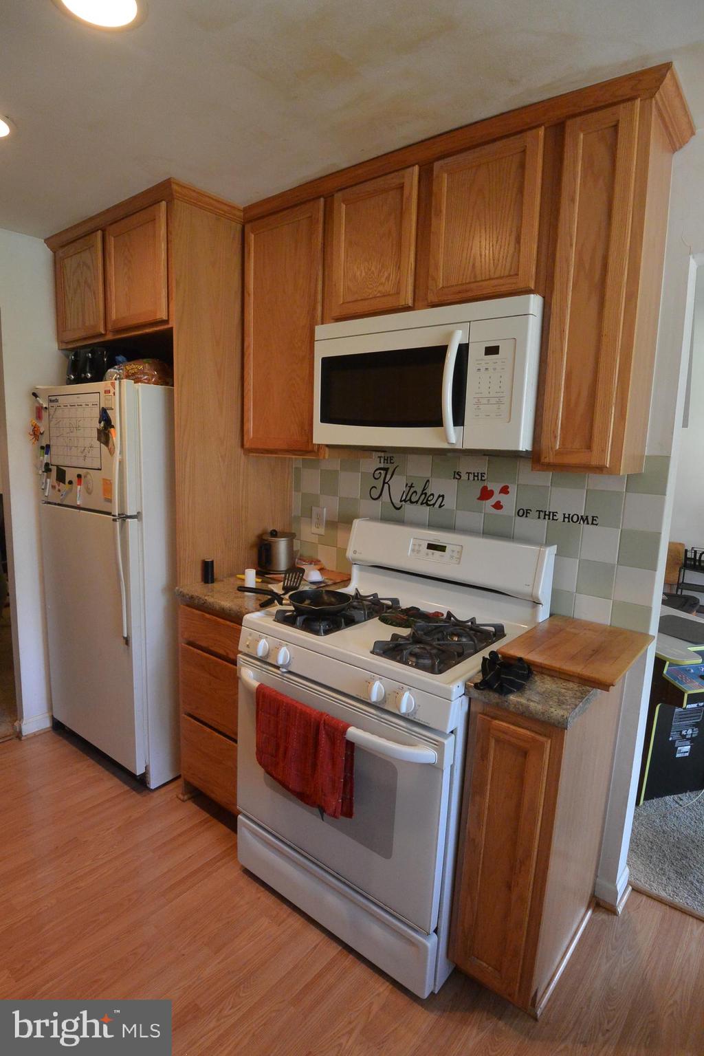 LONG REACH HOUSE CONDOMINIUMS - Residential