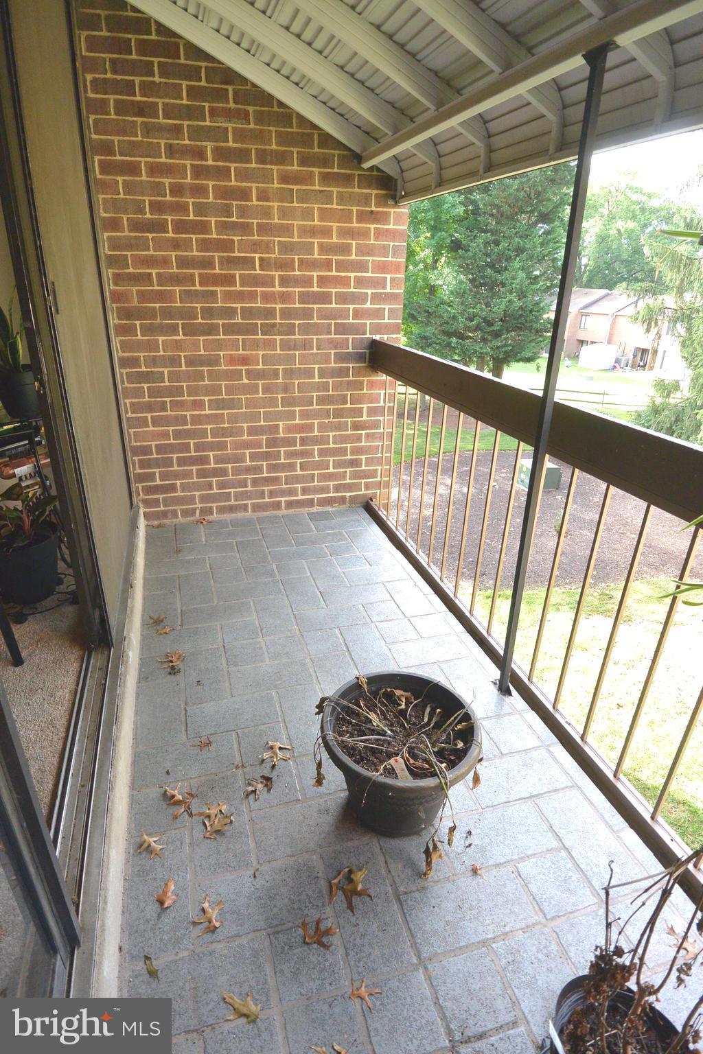 LONG REACH HOUSE CONDOMINIUMS - Residential