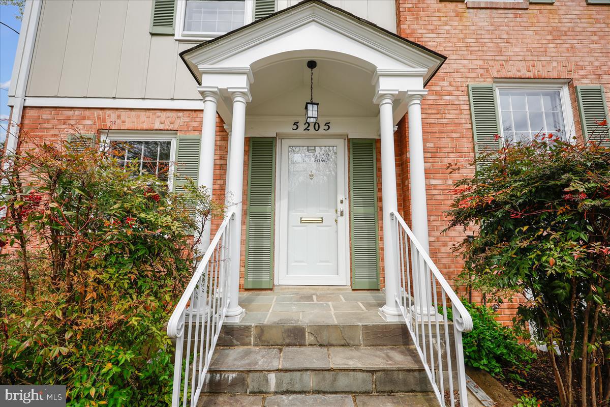 5205 CAMBERLEY AVENUE