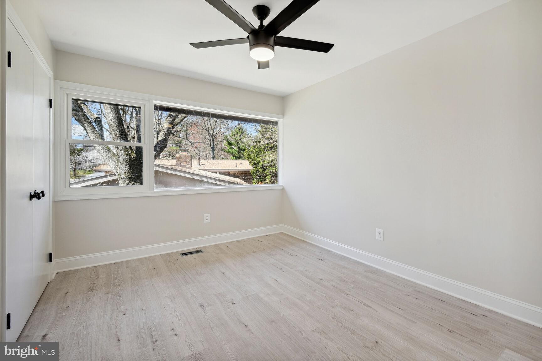 MANOR WOODS - Residential