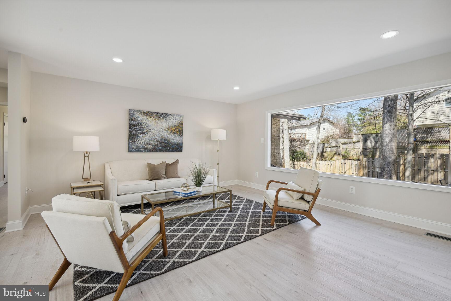 MANOR WOODS - Residential