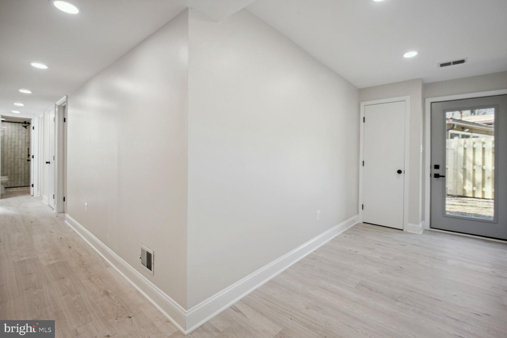 MANOR WOODS - Residential