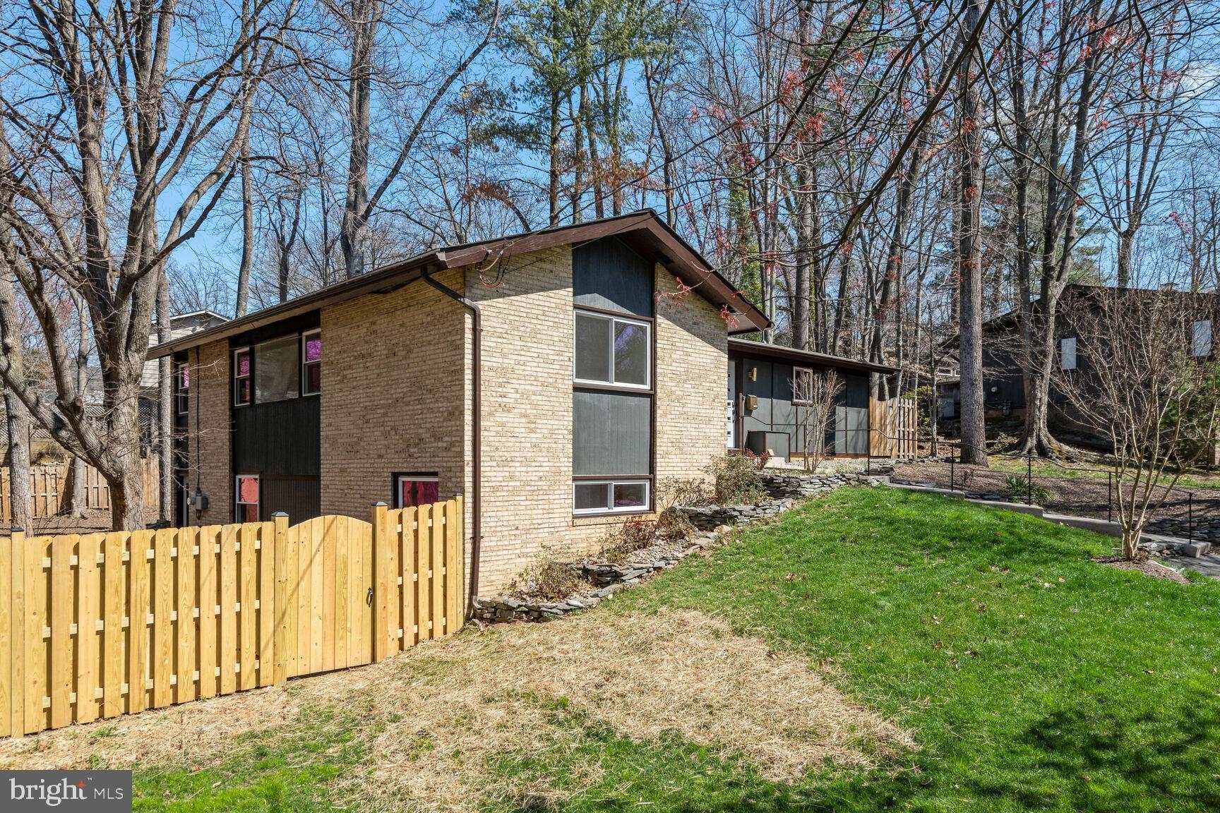 MANOR WOODS - Residential