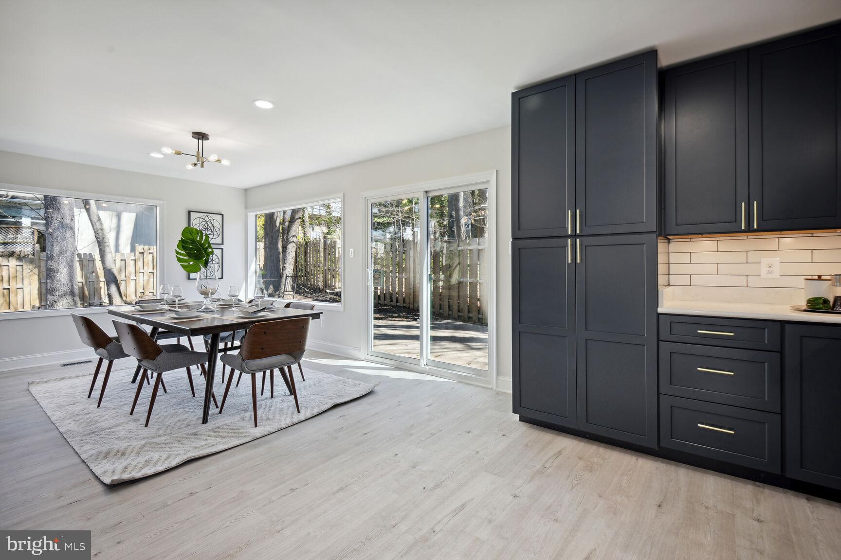 MANOR WOODS - Residential