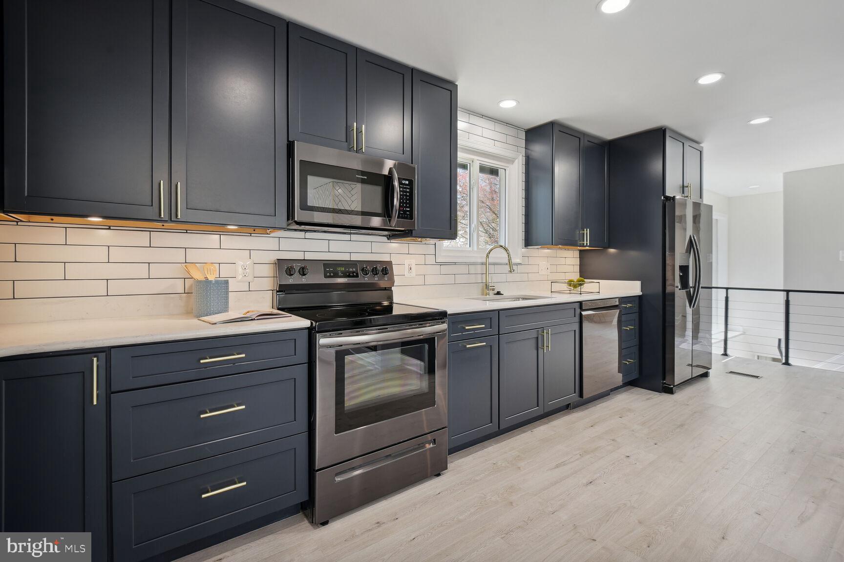 MANOR WOODS - Residential