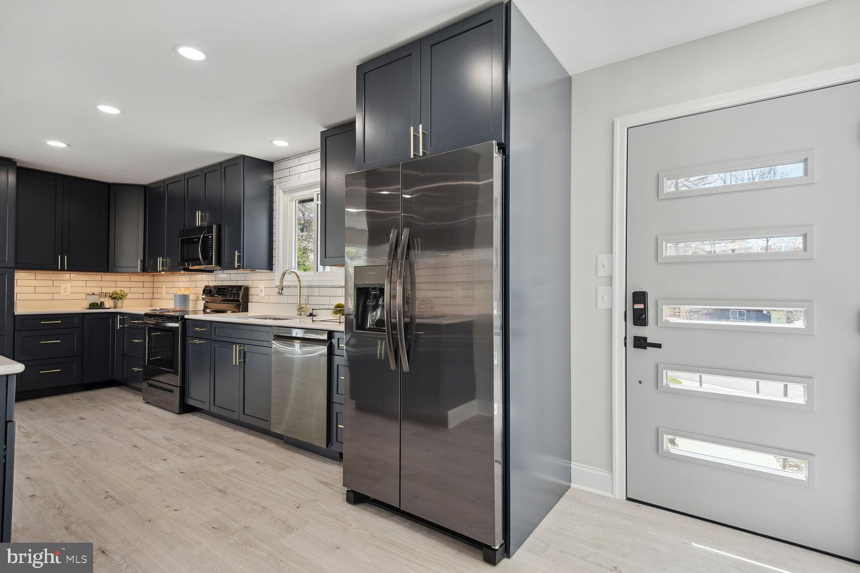 MANOR WOODS - Residential