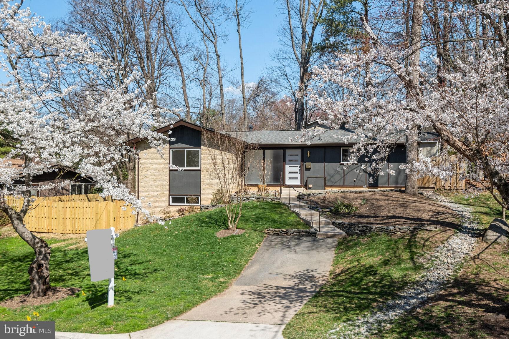 MANOR WOODS - Residential