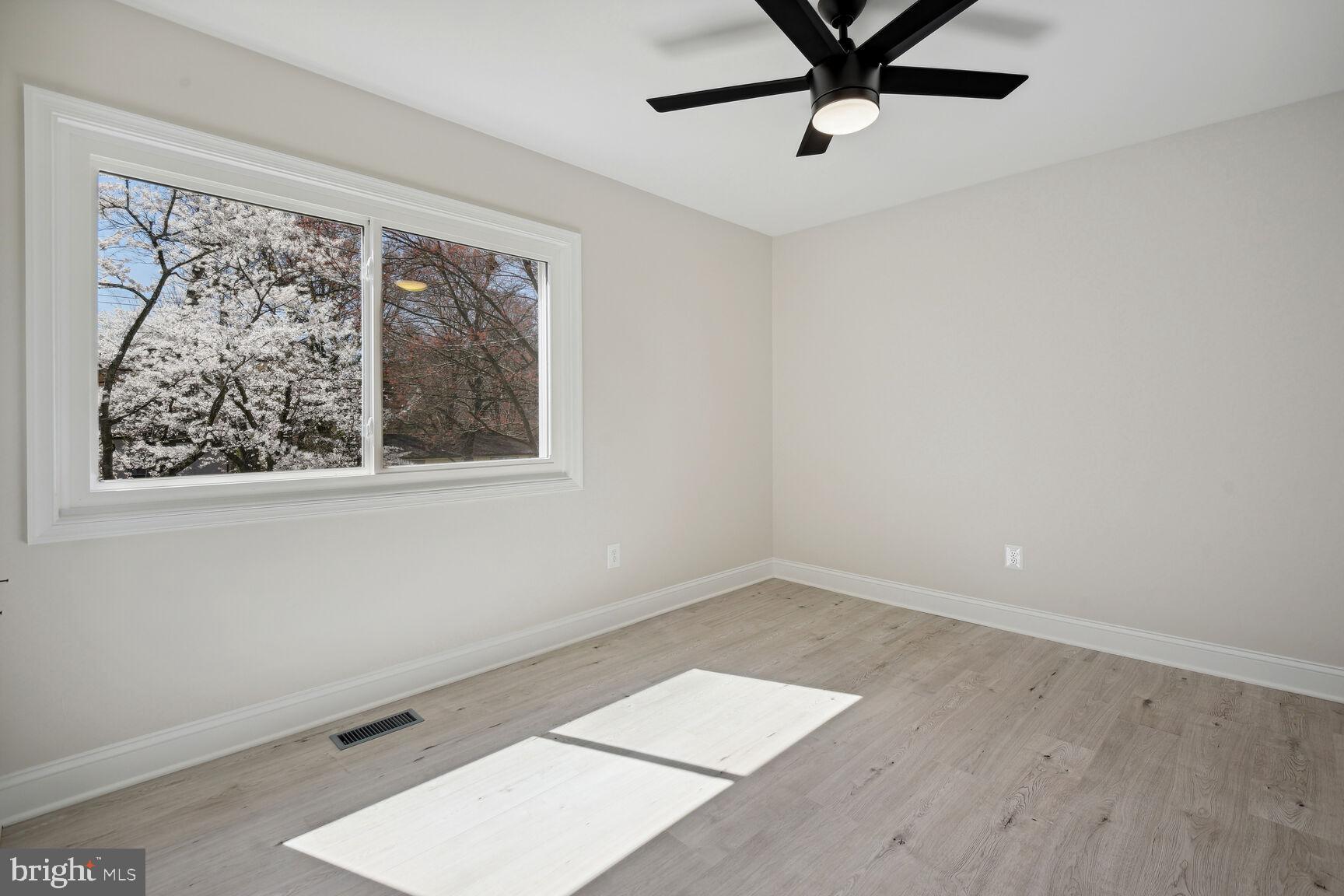 MANOR WOODS - Residential