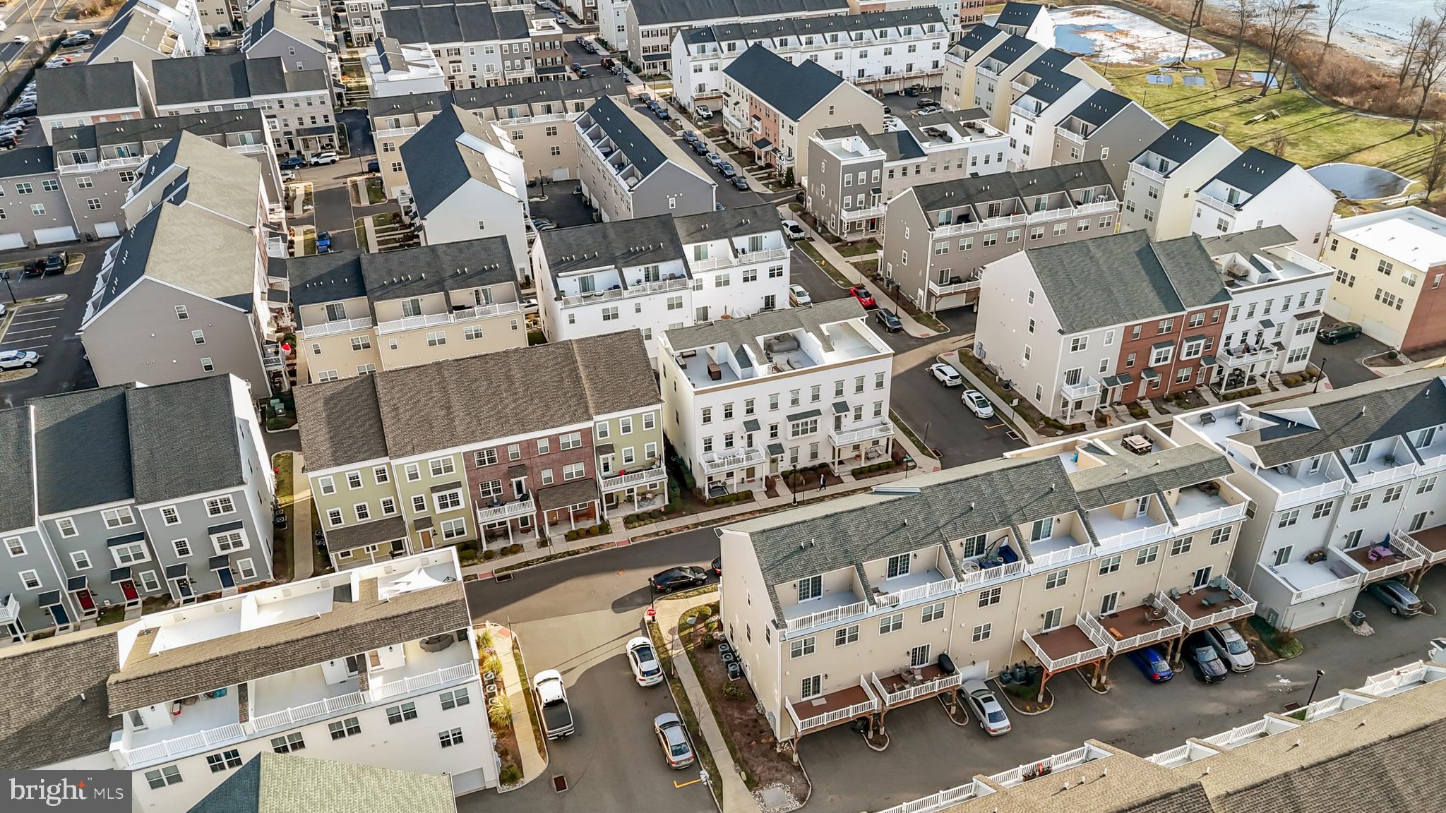 WATERSIDE - Residential