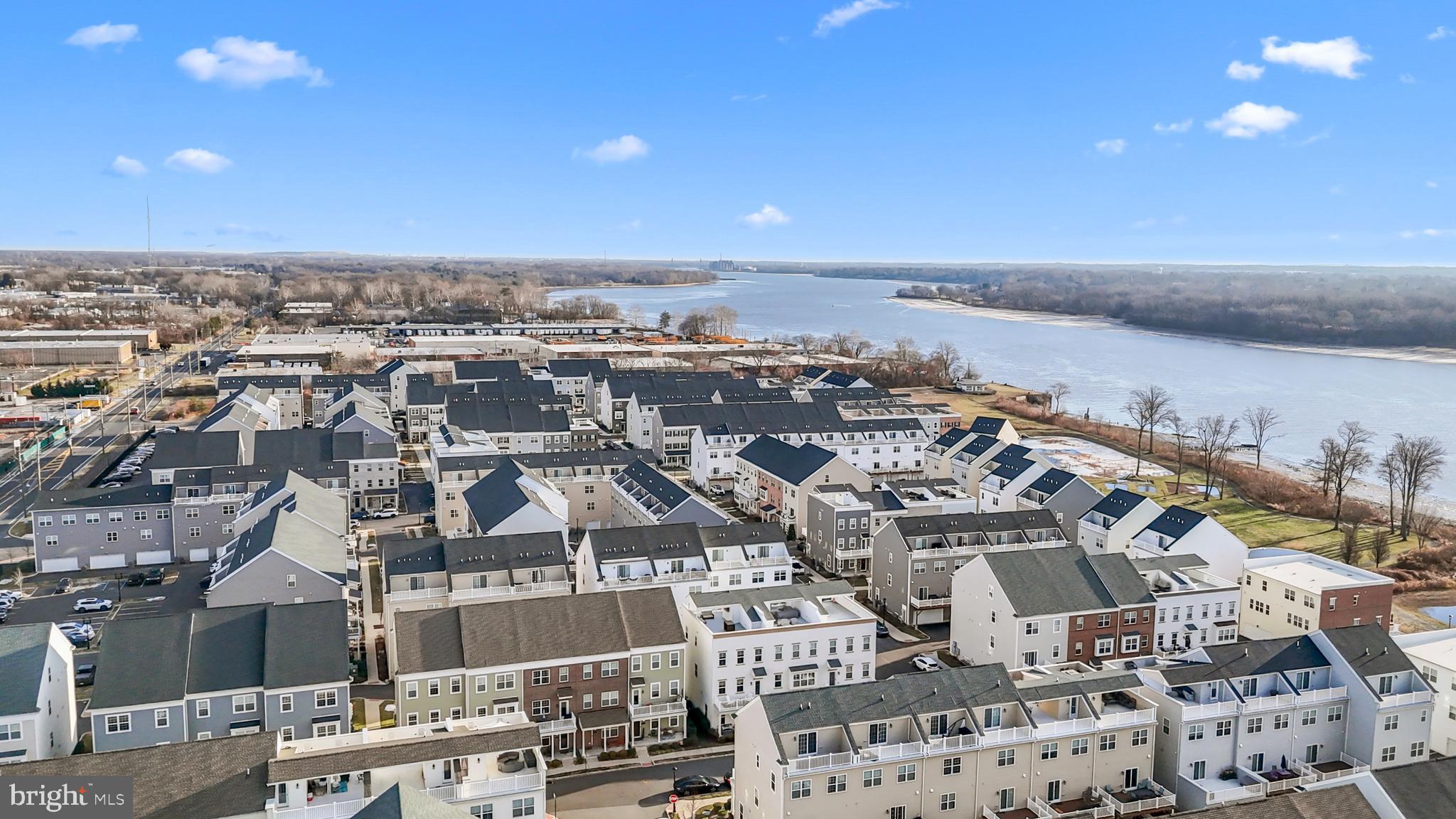 WATERSIDE - Residential