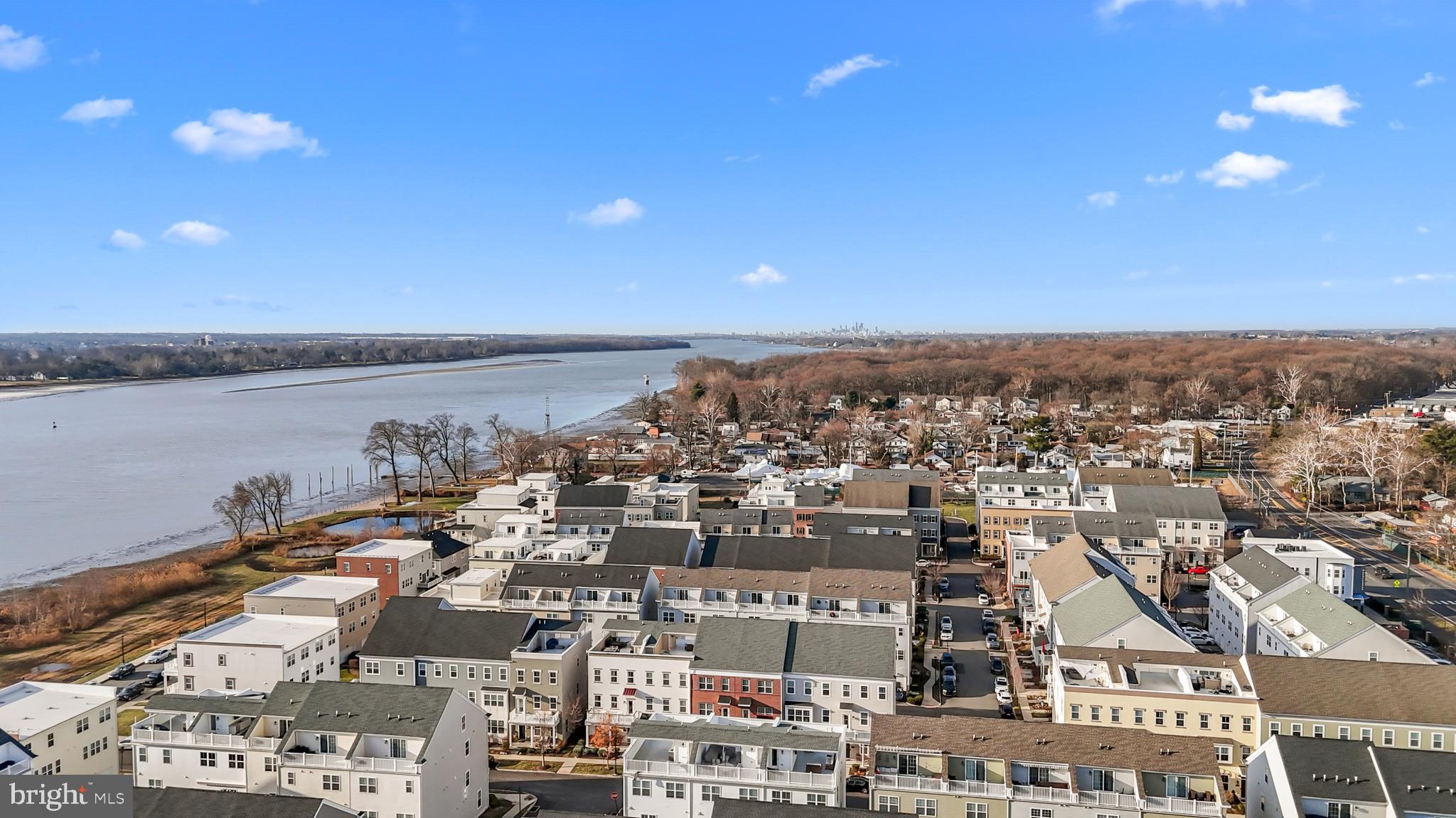 WATERSIDE - Residential