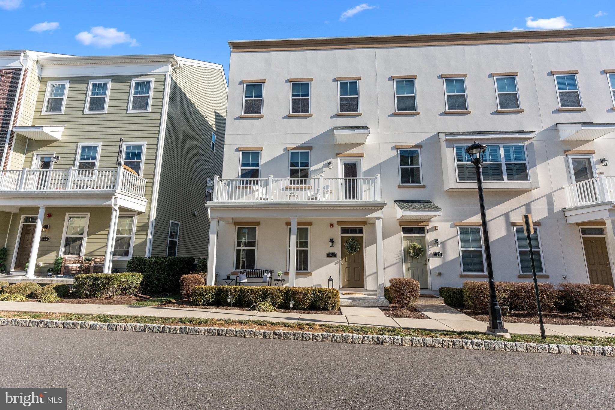 WATERSIDE - Residential