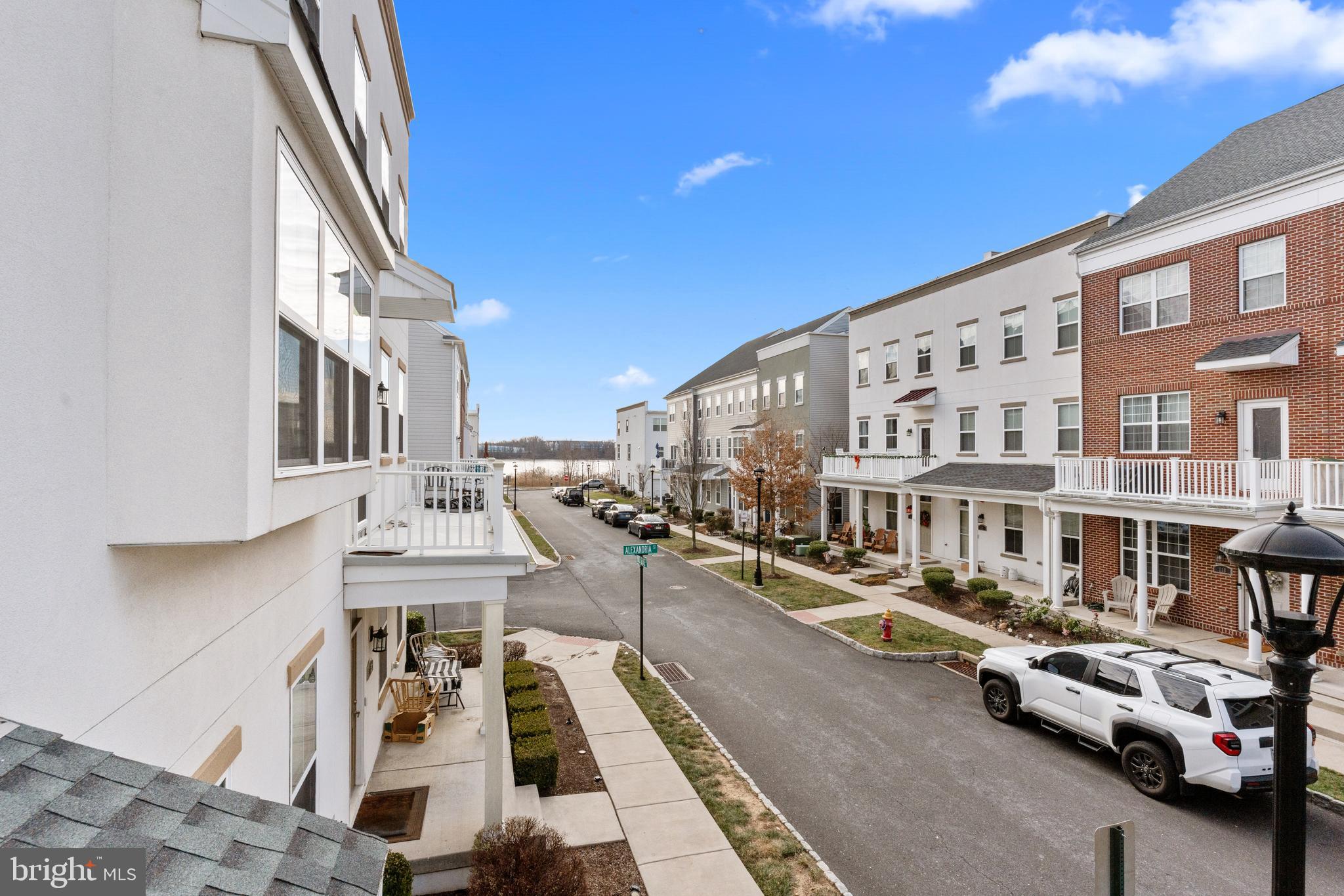 WATERSIDE - Residential