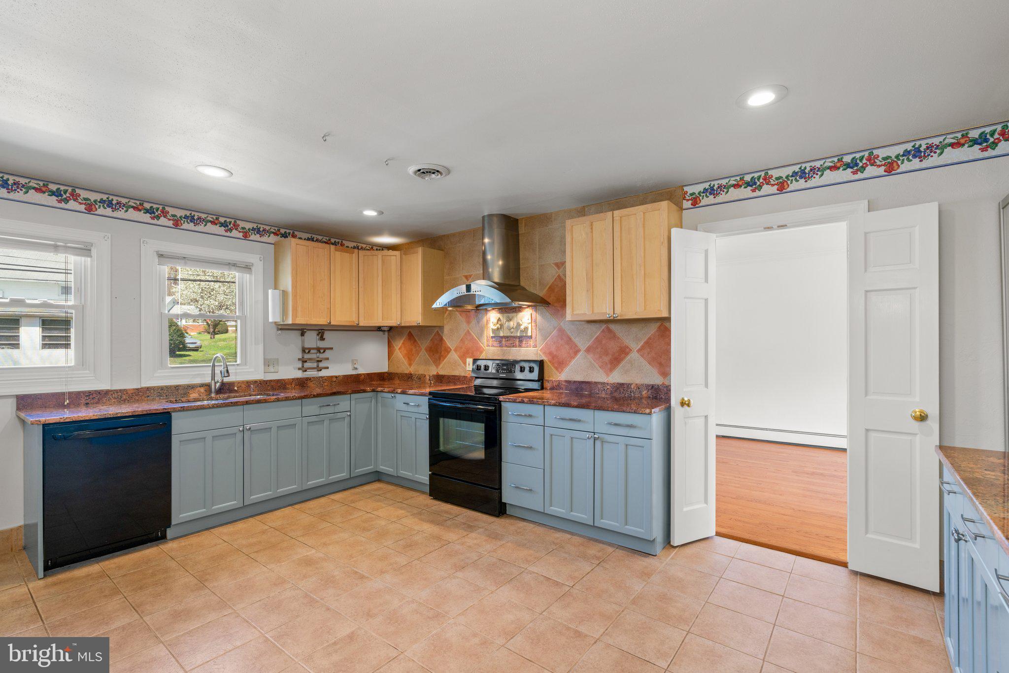 CAMPUS HILLS - Residential