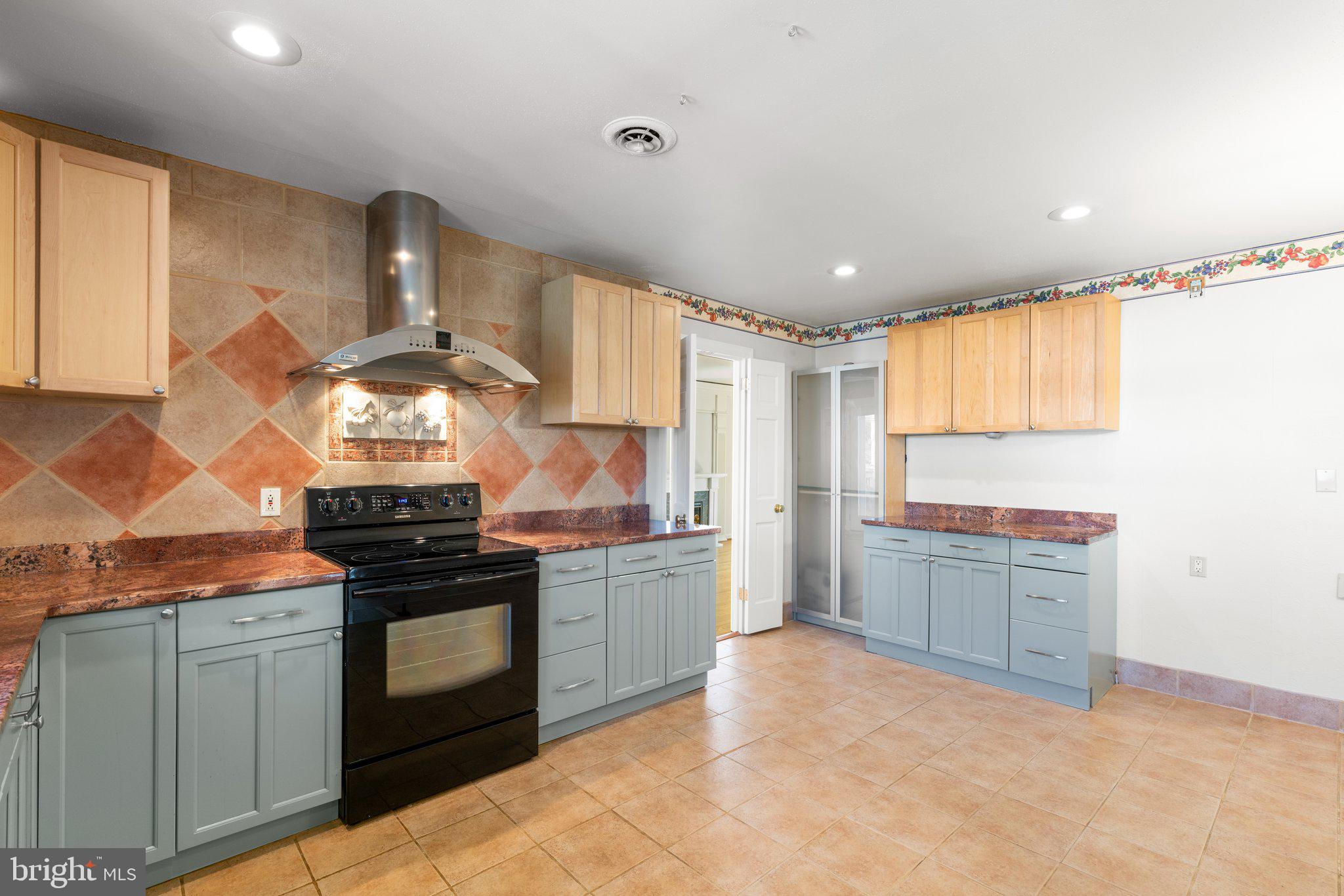 CAMPUS HILLS - Residential