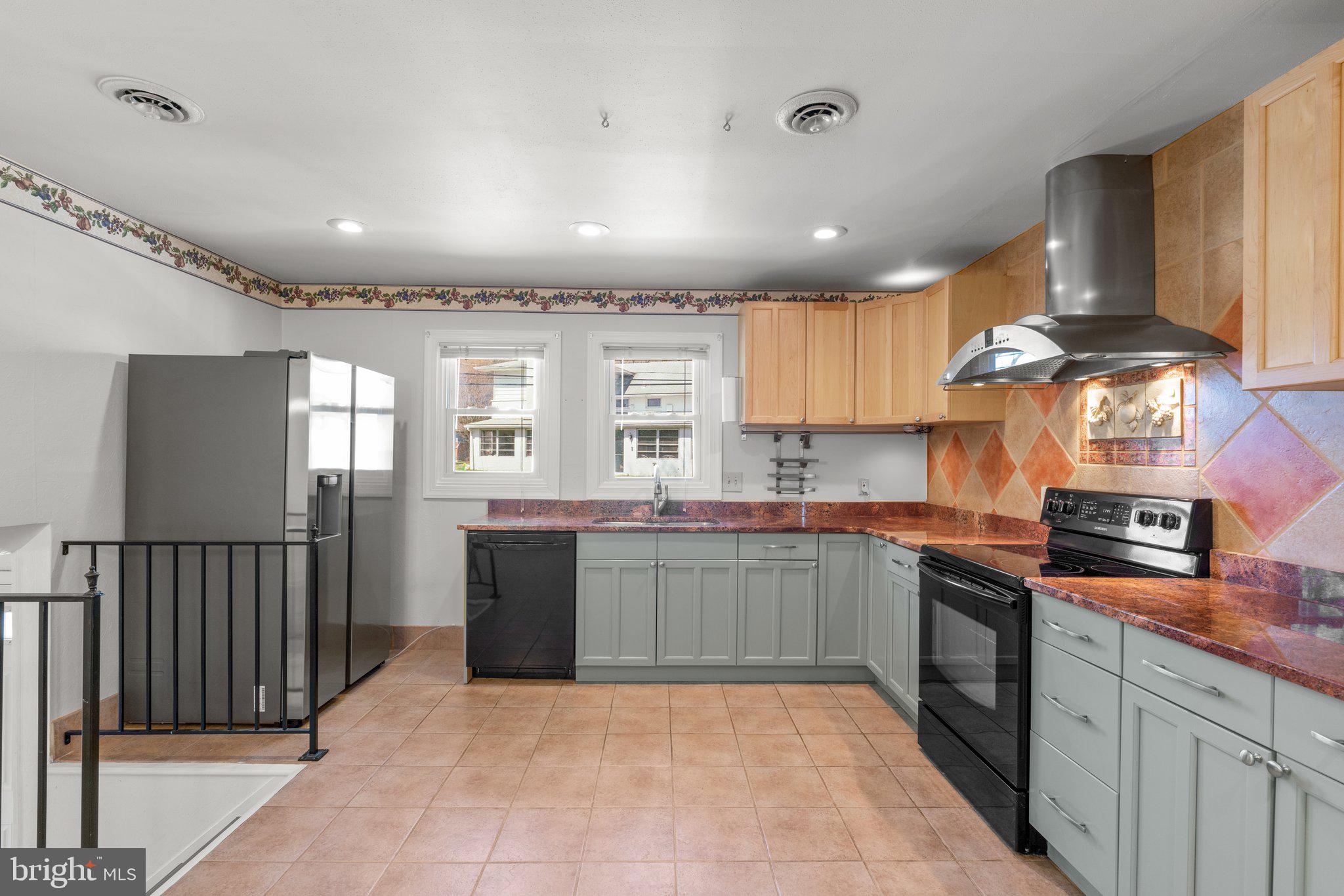 CAMPUS HILLS - Residential