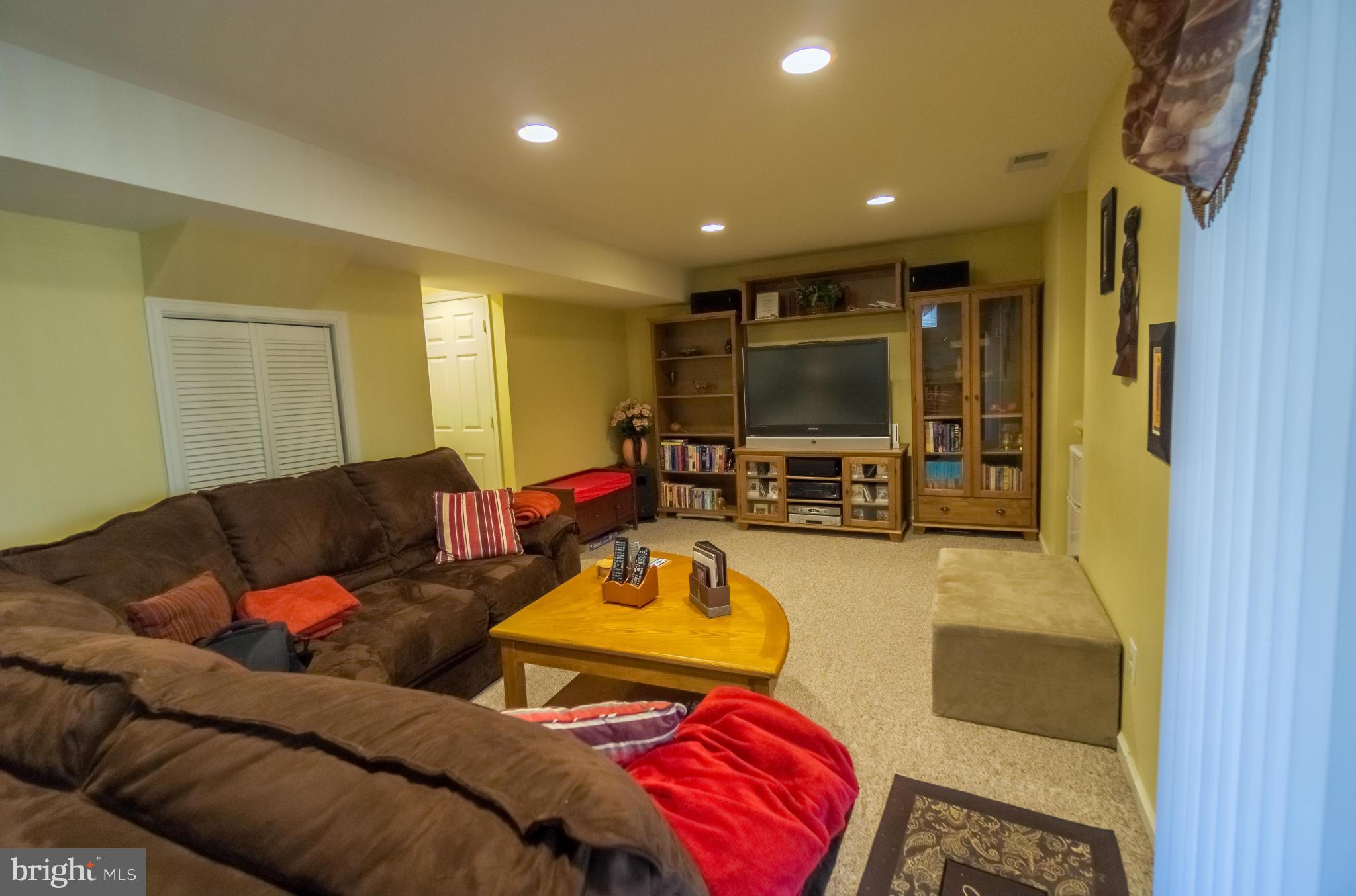 LEE MANOR - Residential