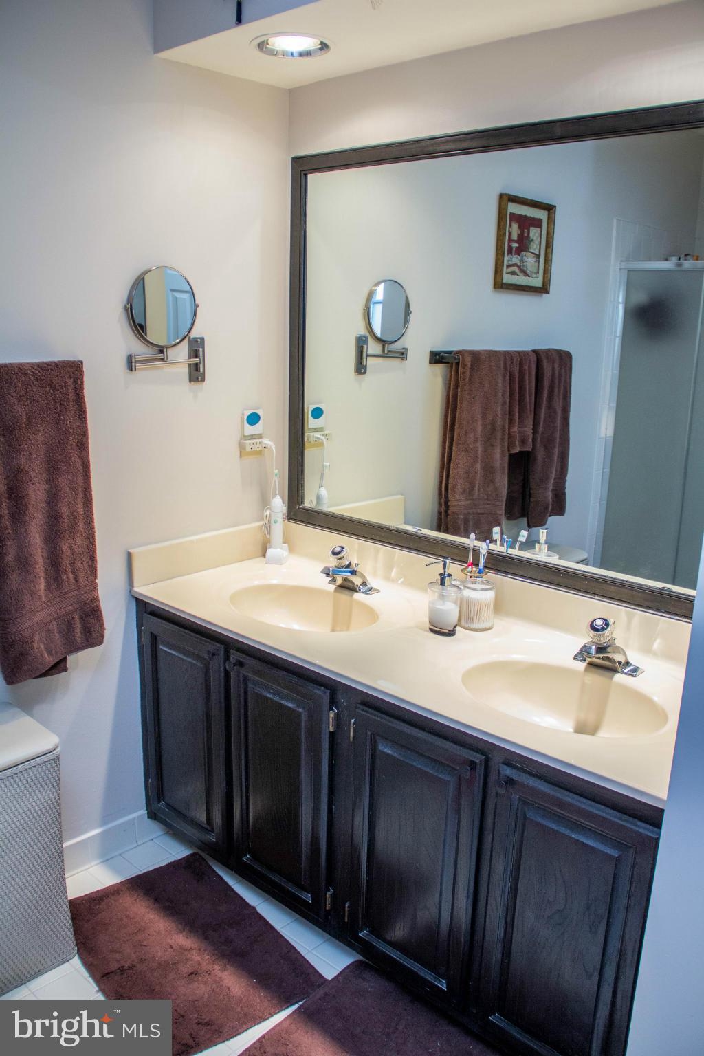 LEE MANOR - Residential