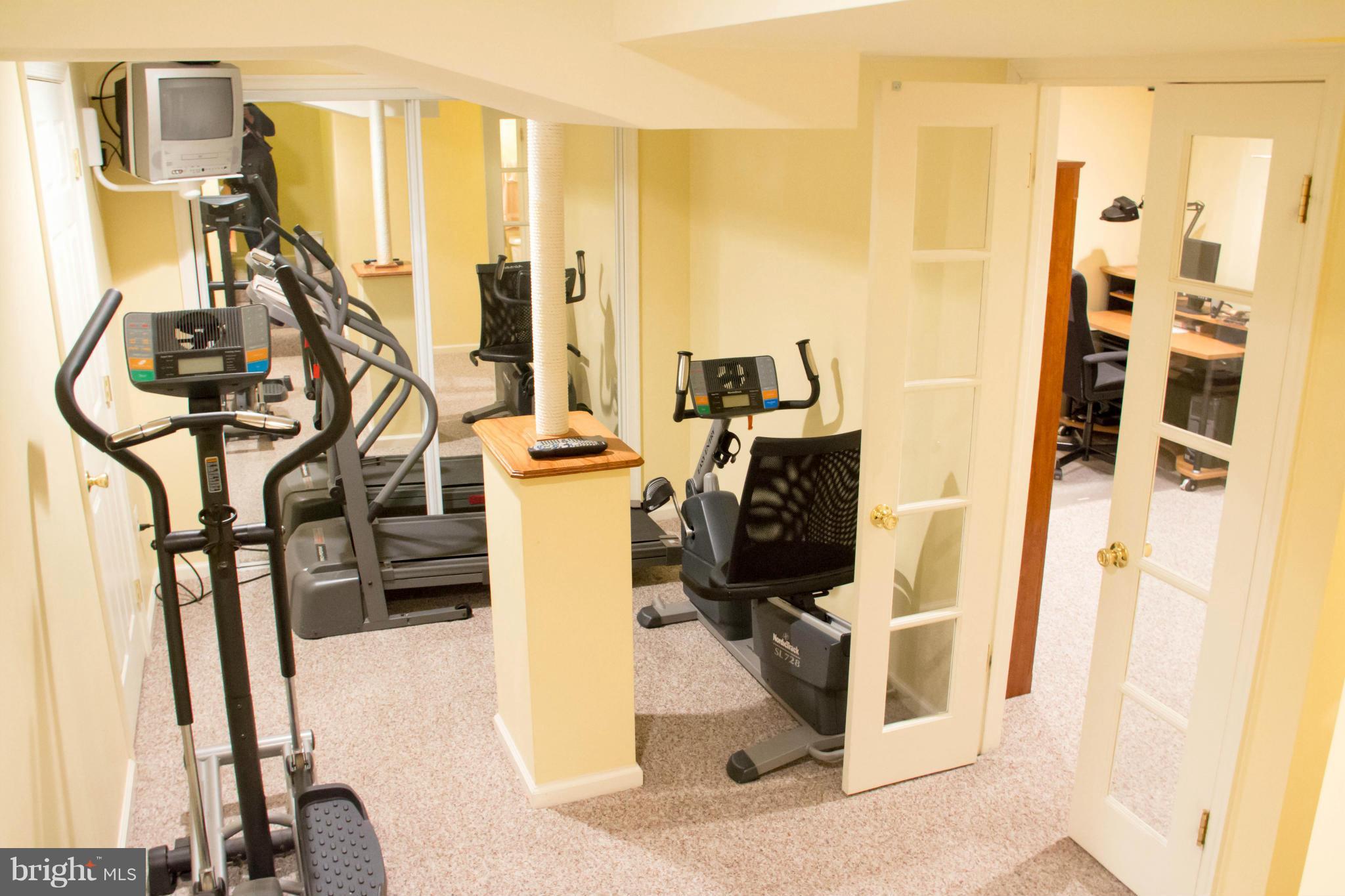 LEE MANOR - Residential