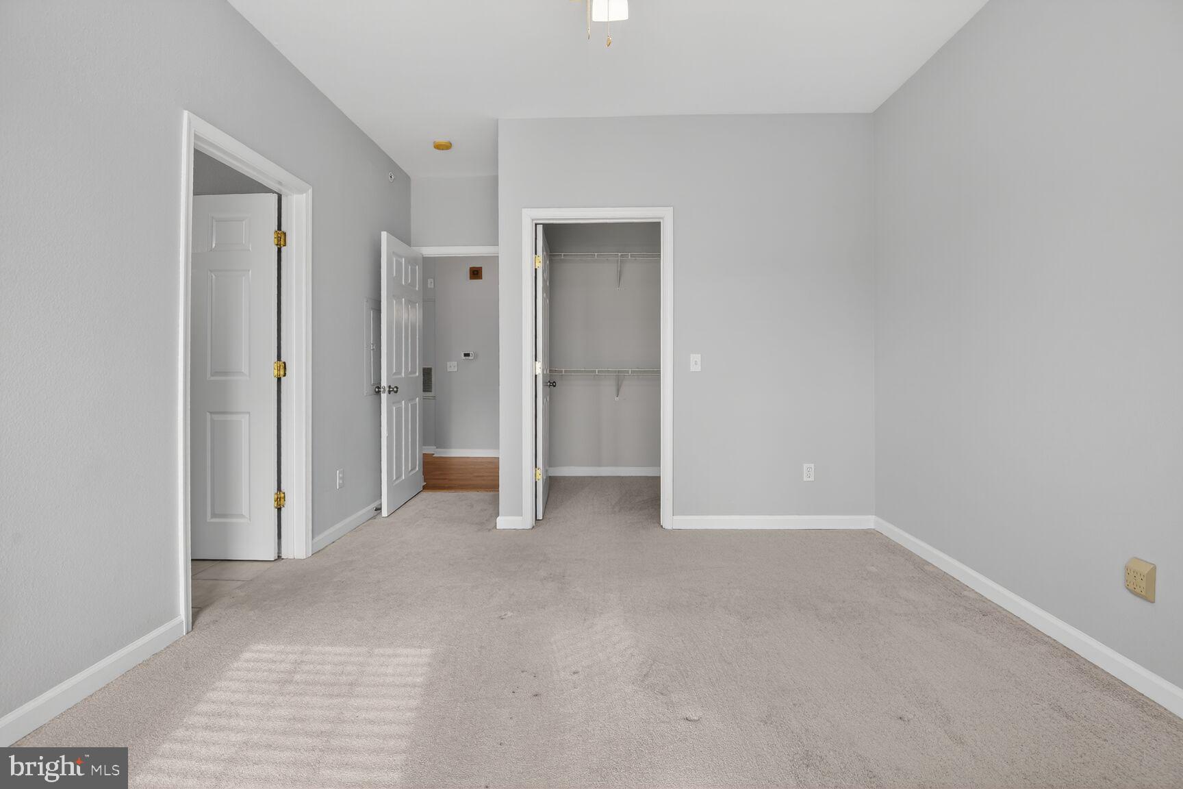 GATES OF MCLEAN - Residential