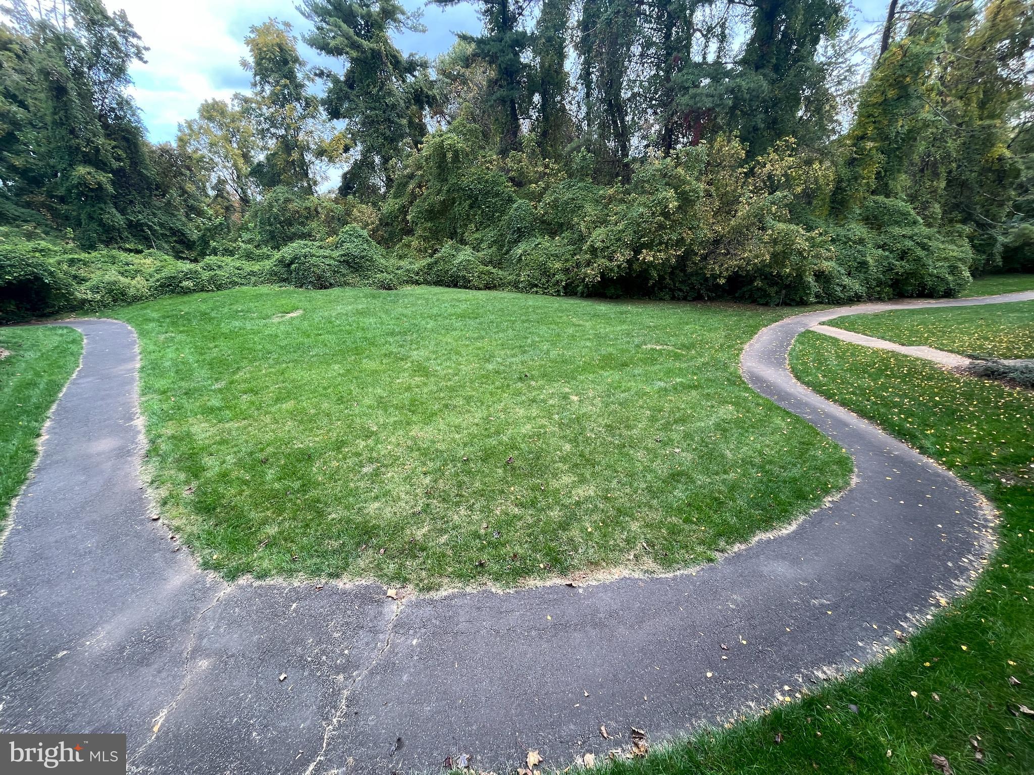 GATES OF MCLEAN - Residential