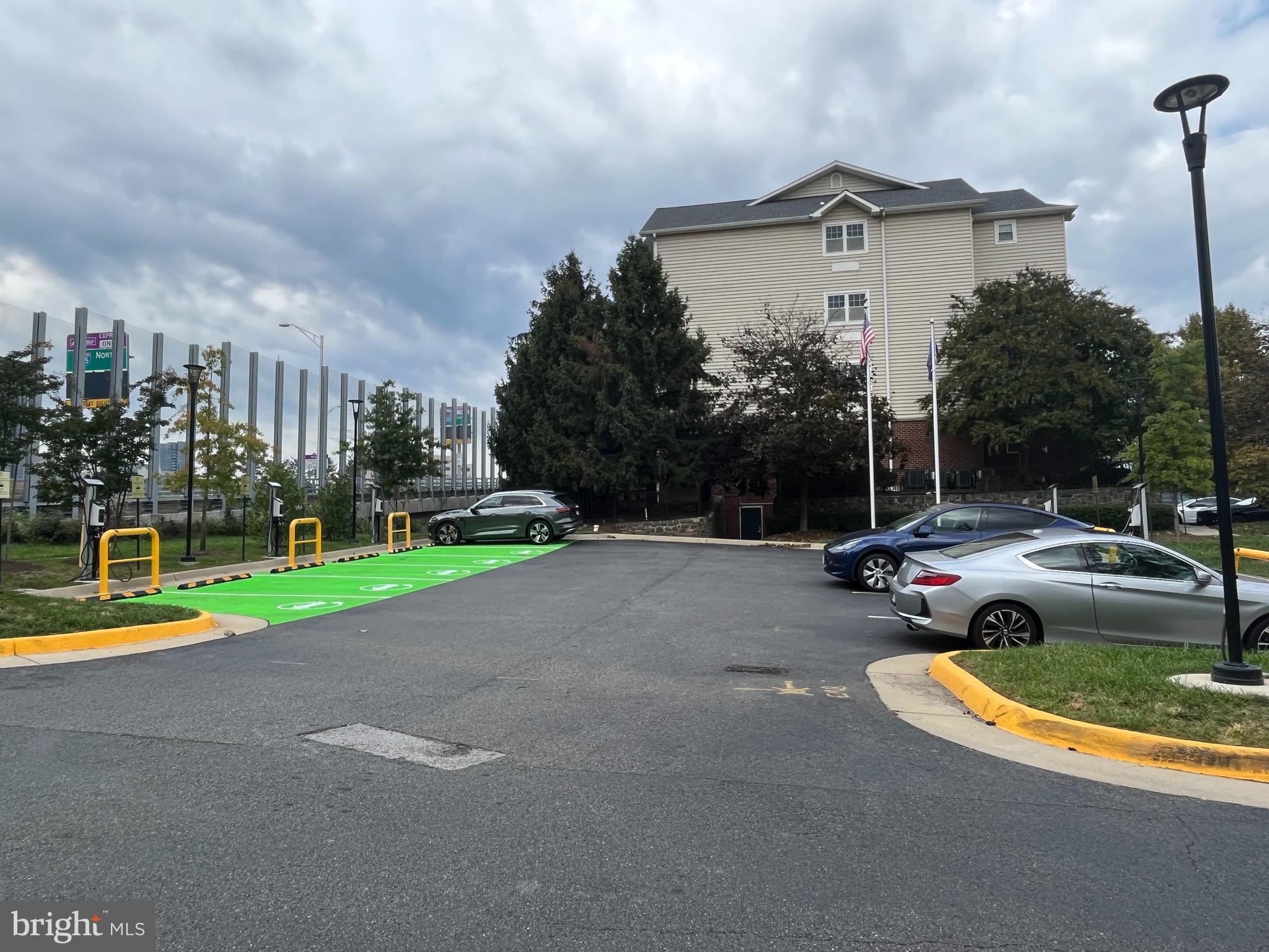 GATES OF MCLEAN - Residential