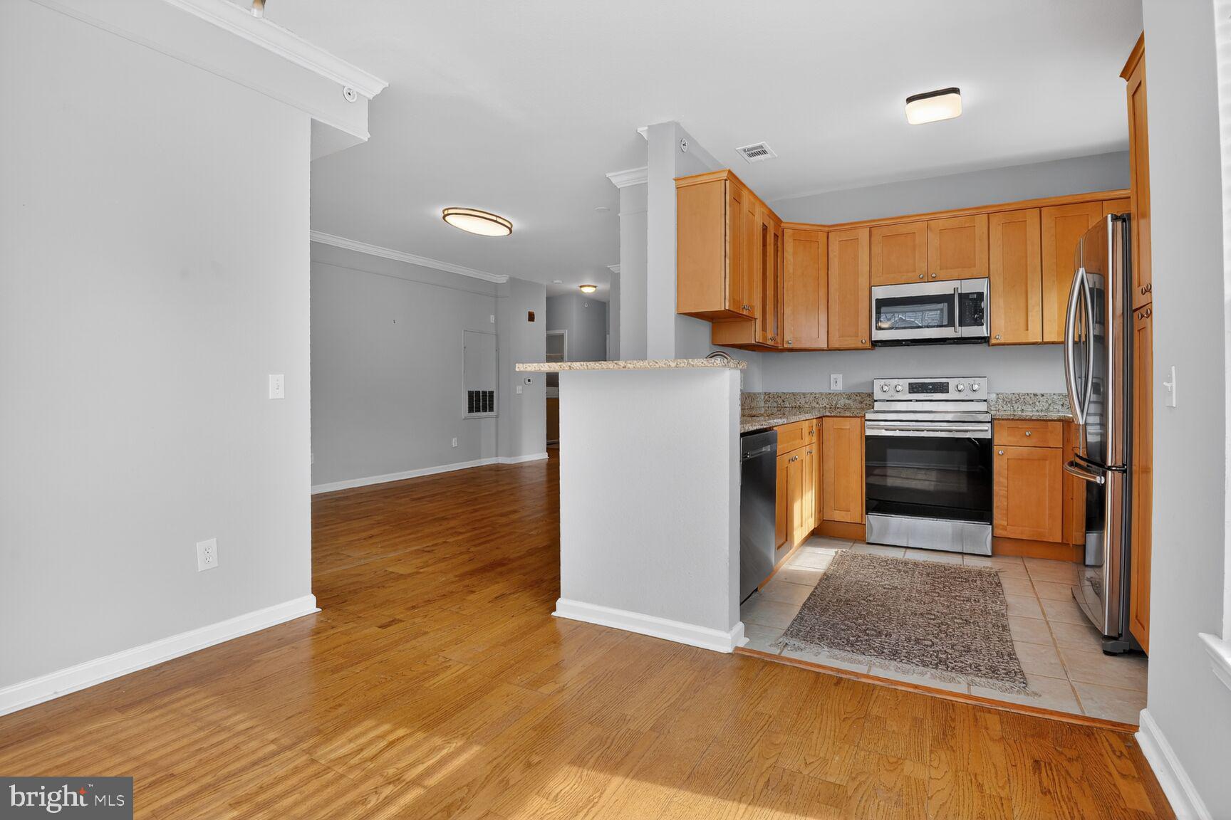 GATES OF MCLEAN - Residential