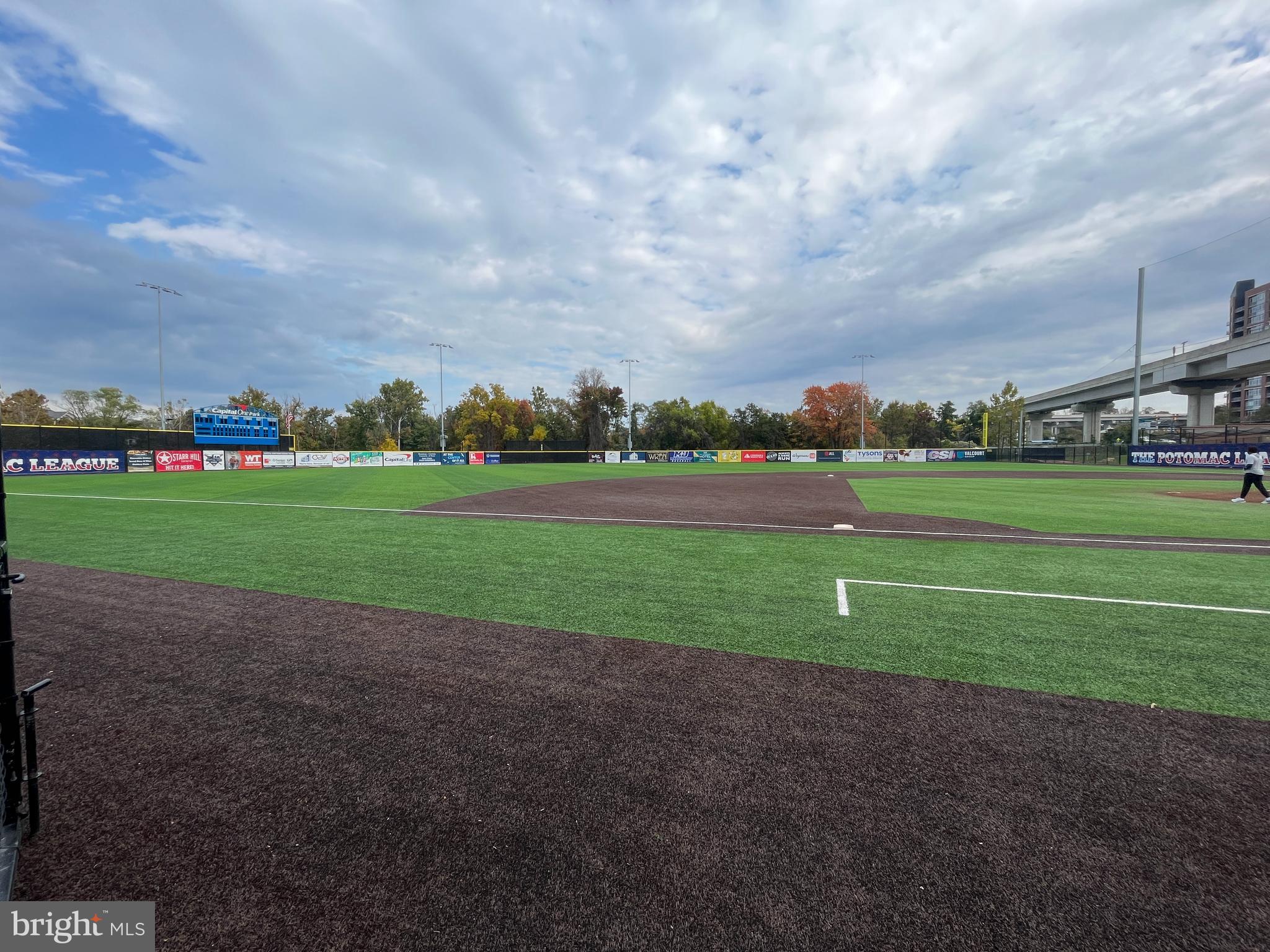 GATES OF MCLEAN - Residential