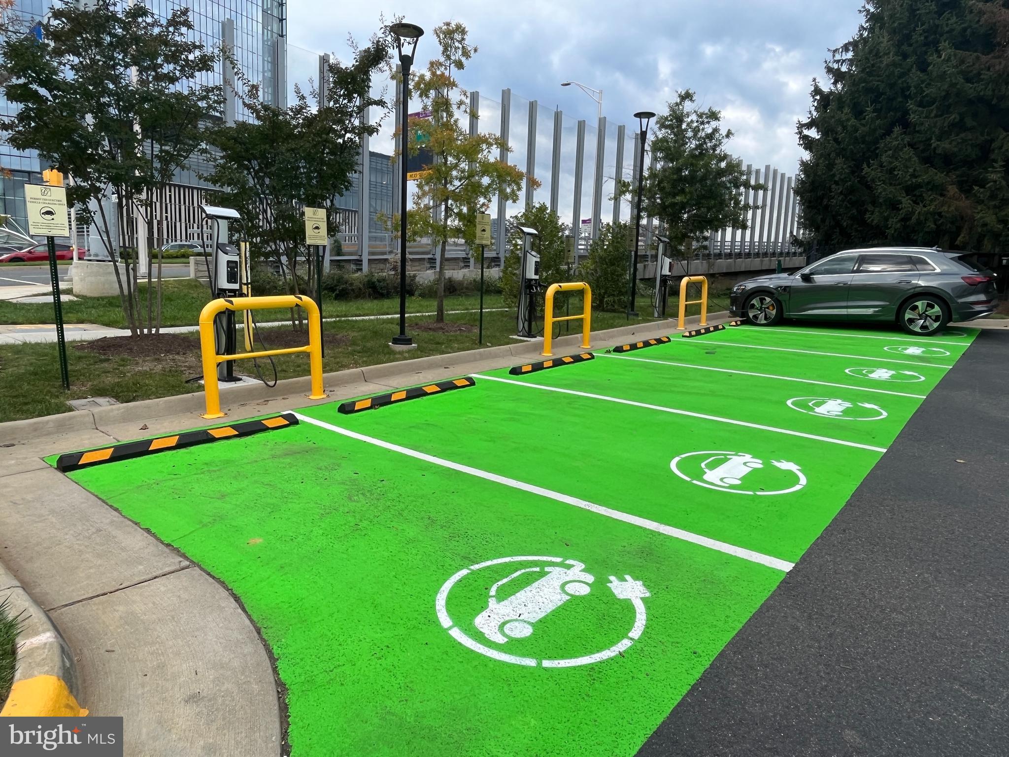 GATES OF MCLEAN - Residential