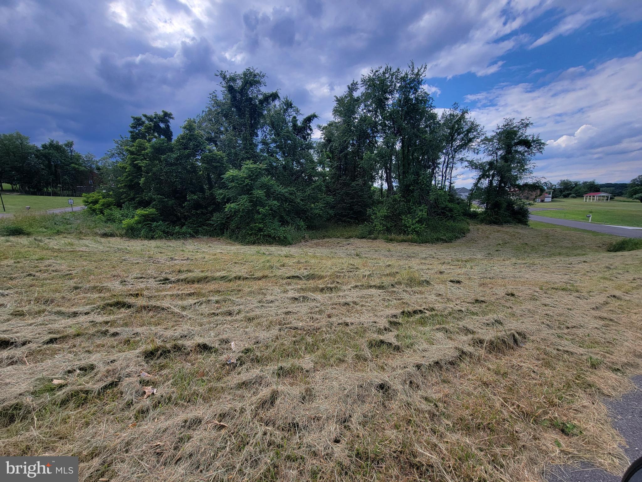 HARVEST HILLS - Land