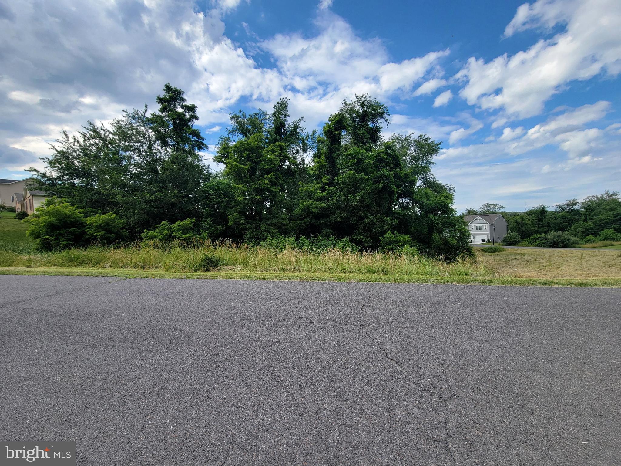 HARVEST HILLS - Land