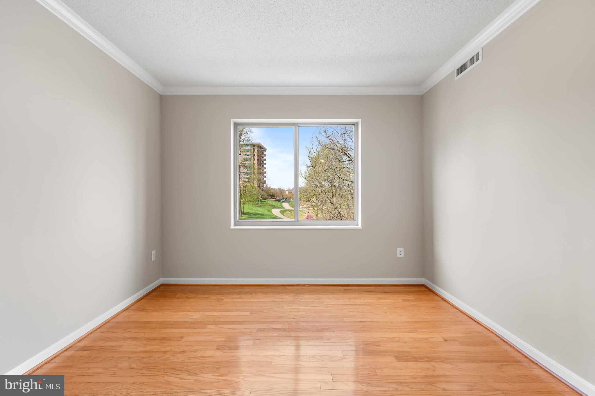 LANSDOWNE WOODS - Residential