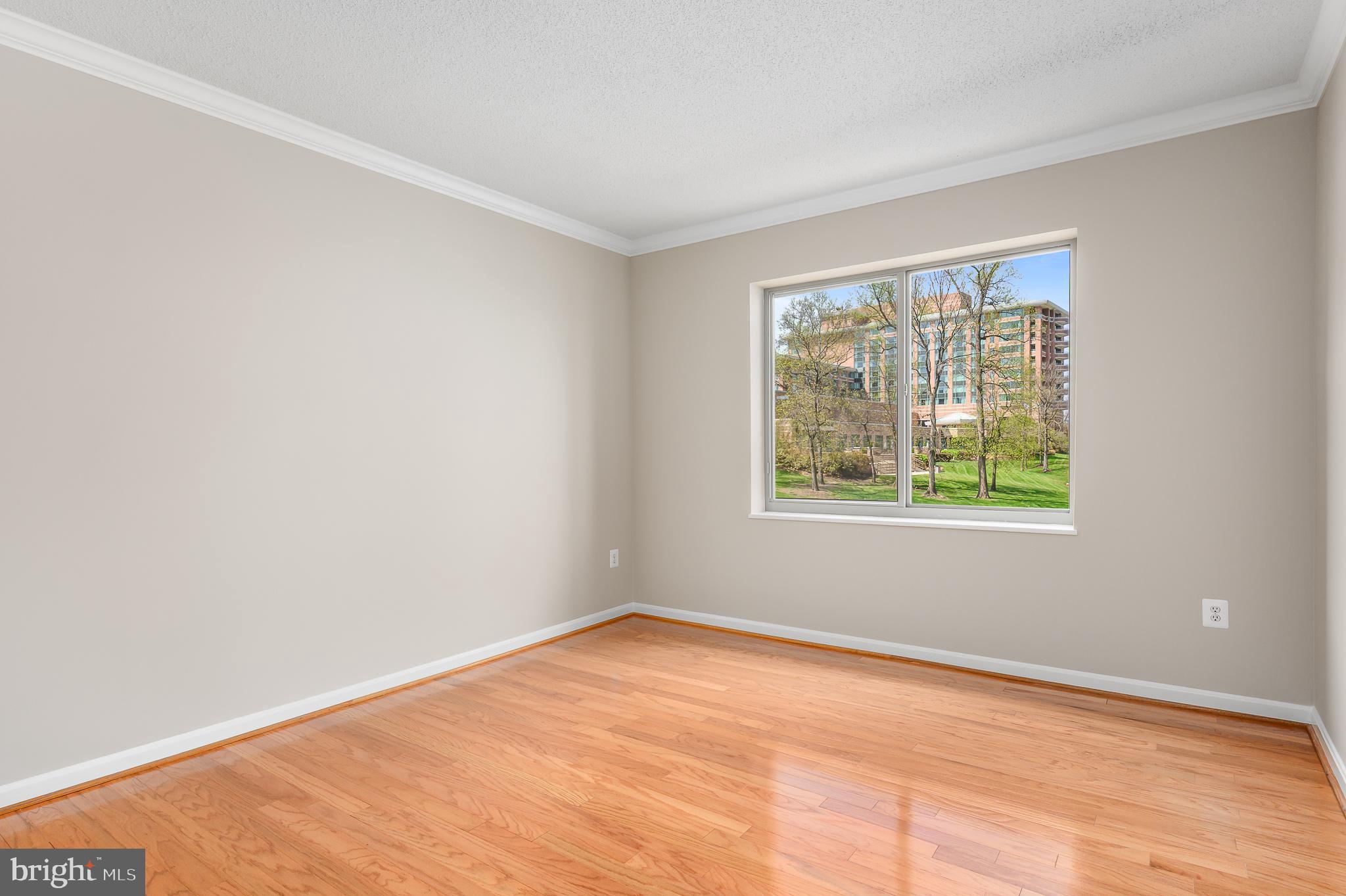 LANSDOWNE WOODS - Residential