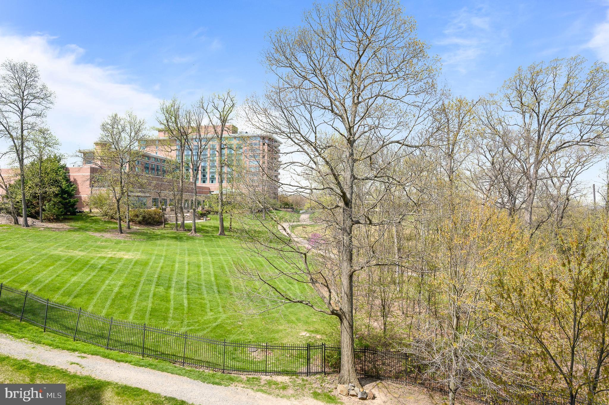 LANSDOWNE WOODS - Residential