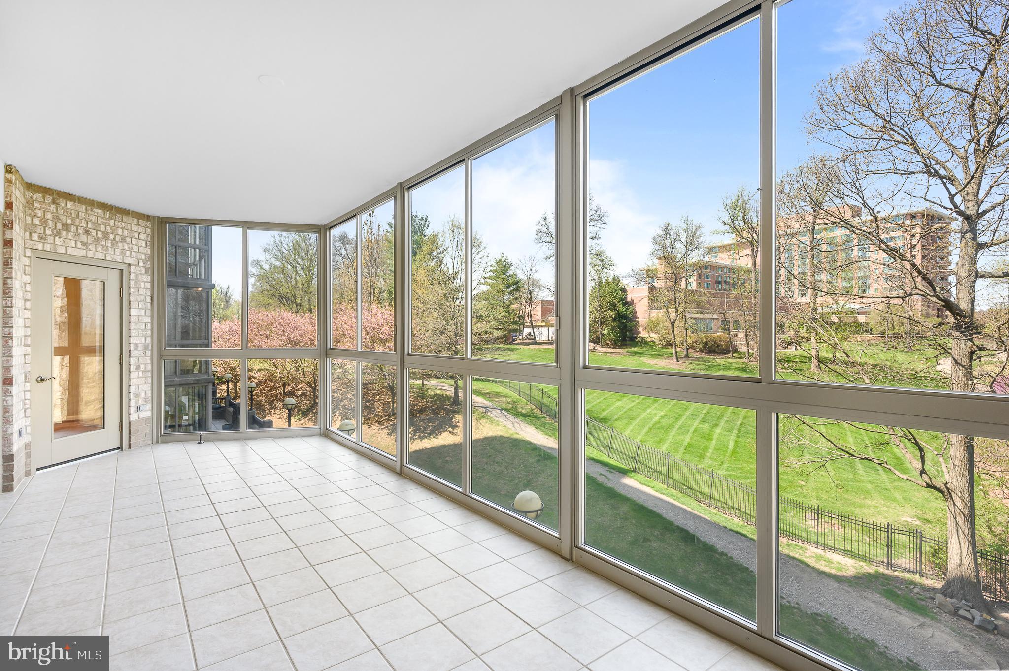 LANSDOWNE WOODS - Residential