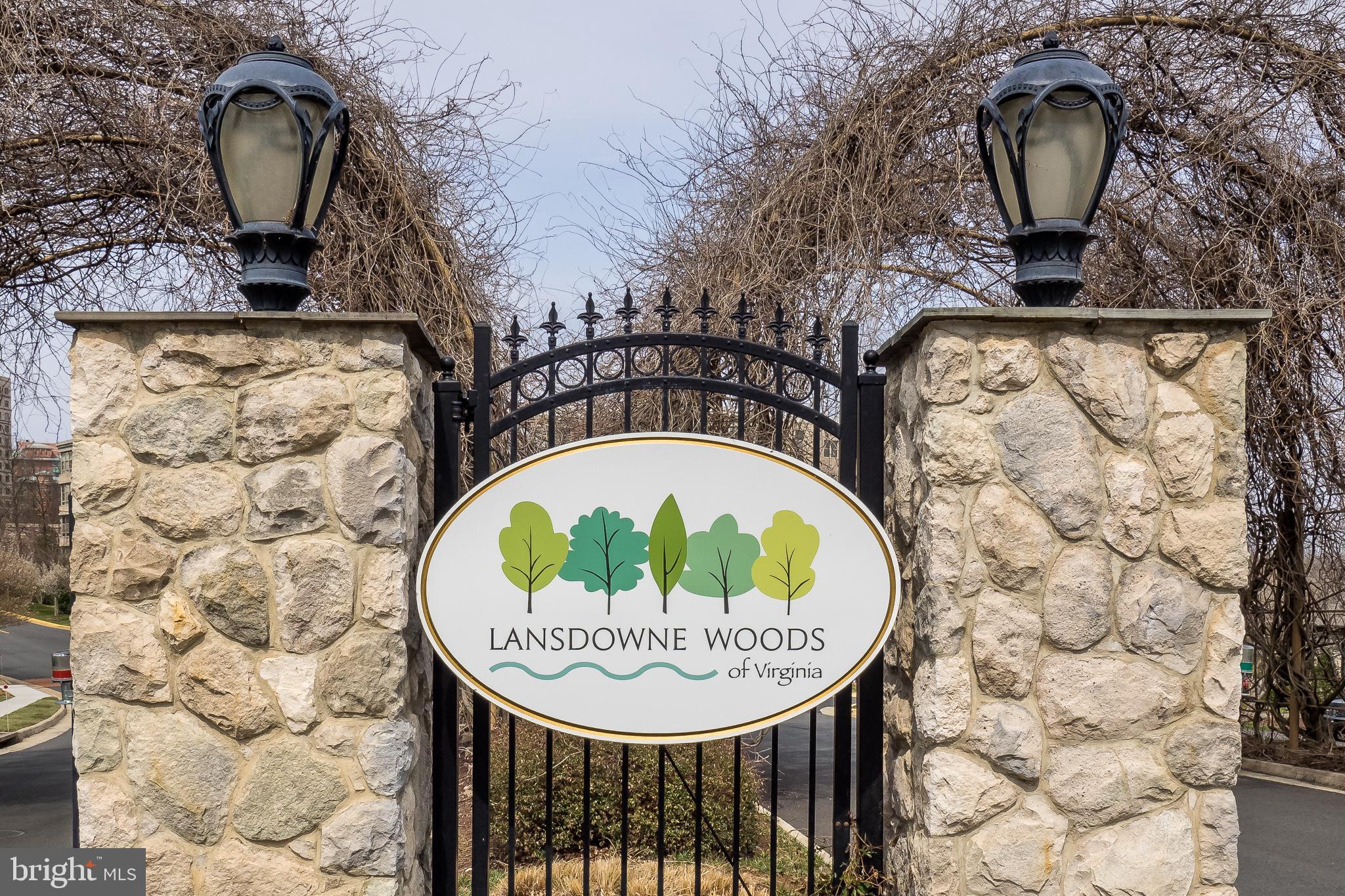 LANSDOWNE WOODS - Residential