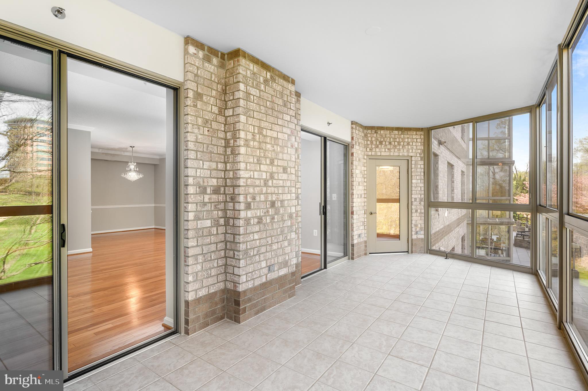 LANSDOWNE WOODS - Residential