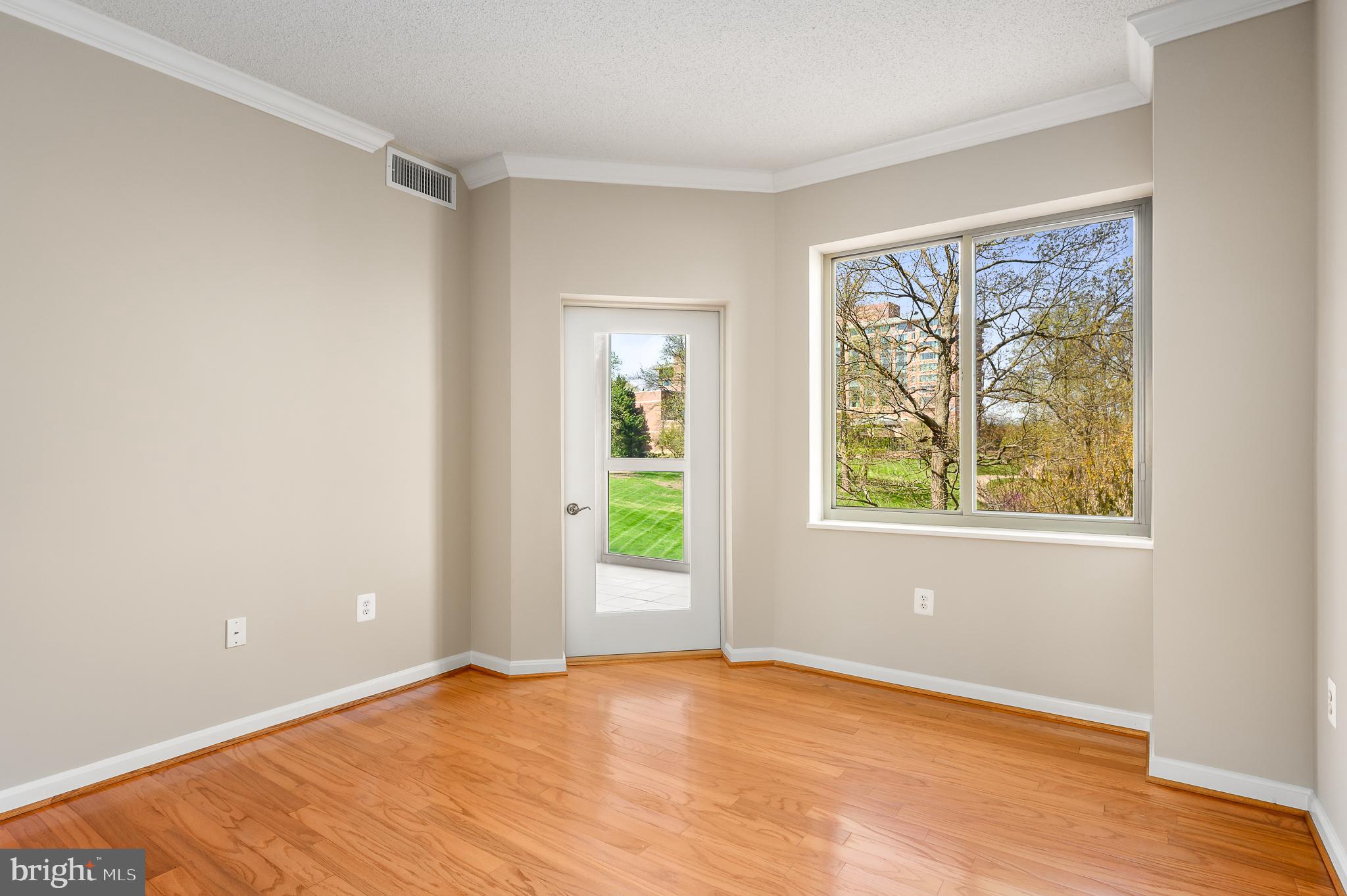 LANSDOWNE WOODS - Residential