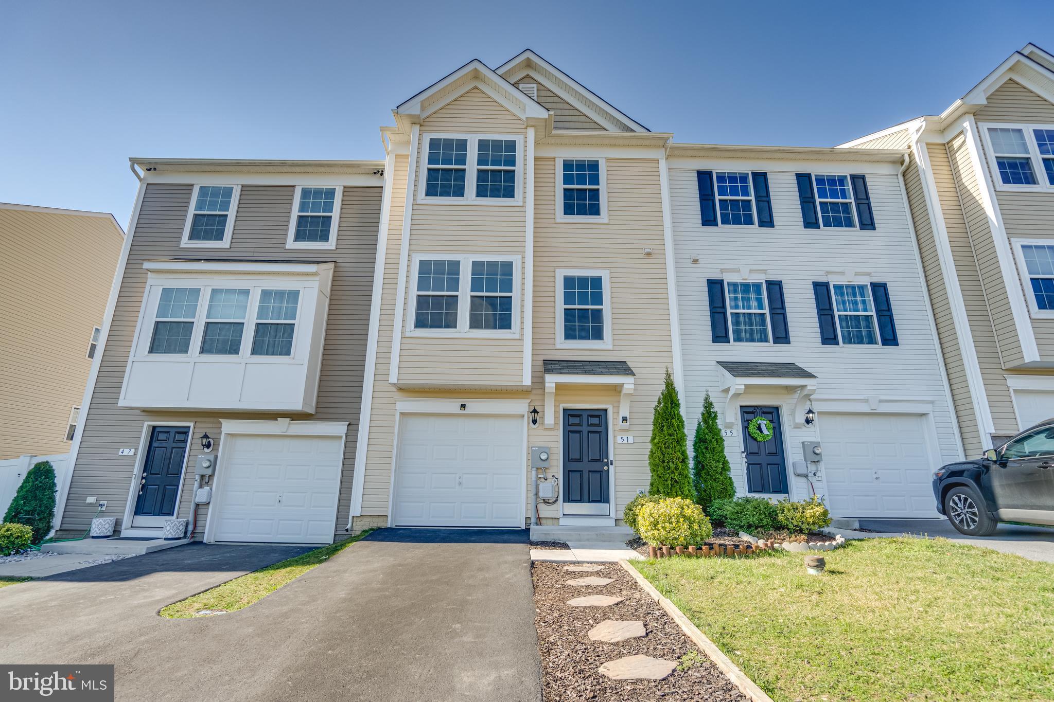 Welcome to modern comfort and convenience in the coveted Stonebrook Village community! This 3-bedroom, 2.5-bathroom townhome, boasting over 1700 square feet of living space with an attached garage, offers the perfect blend of style, functionality, and prime location.
The main level showcases an open-concept layout, seamlessly connecting the living, dining, and kitchen.
The kitchen is equipped with sleek stainless steel appliances, granite countertops, and a convenient center island. Adjacent to the kitchen, the dining area offers ample space for enjoying meals with family and friends. A convenient half bath on the main level adds to the home's functionality.
Retreat to the comfort of the primary suite, featuring a vaulted ceiling, walk-in closet, and an ensuite bath with dual vanities, a soaking tub and a walk-in shower. Two additional well-appointed bedrooms offer comfort and privacy for family members or guests, while a shared full bath ensures convenience for all.
Outside, you'll find a modest front and back yard, and with a garage you have even more room for parking or additional storage.
Residents enjoy access to walking paths to the nearby schools with playgrounds and a track, as well as the nearby baseball fields. The community has its own basketball court along with an overflow parking lot. The Interstate, dining and shopping options all are just minutes away.
Schedule your private tour today! Seller is motivated!