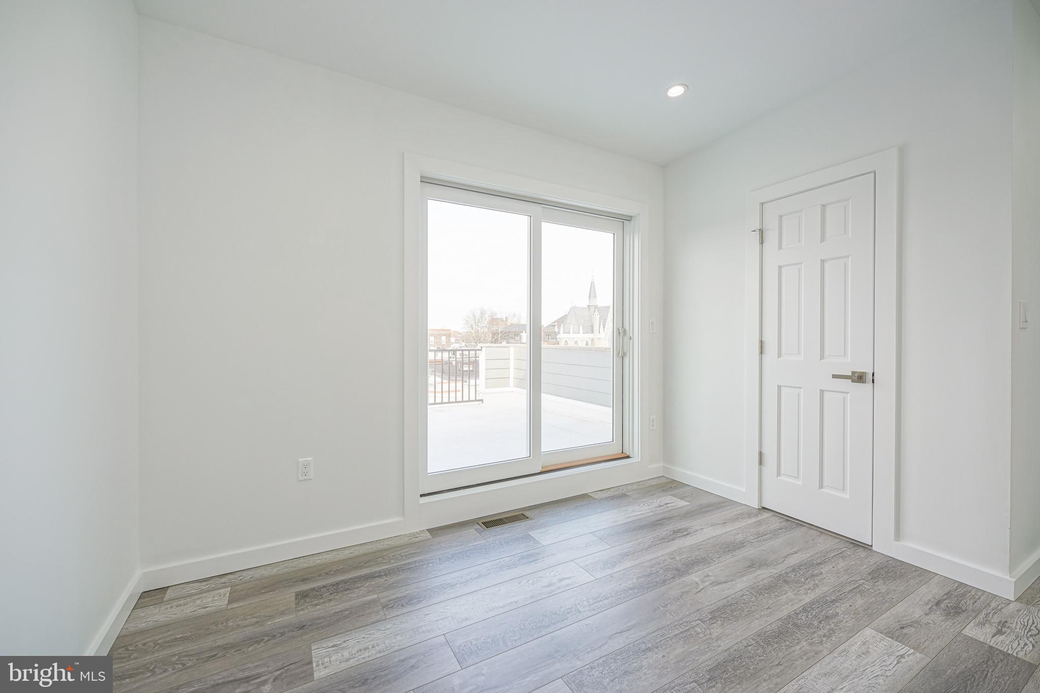 PORT RICHMOND - Residential