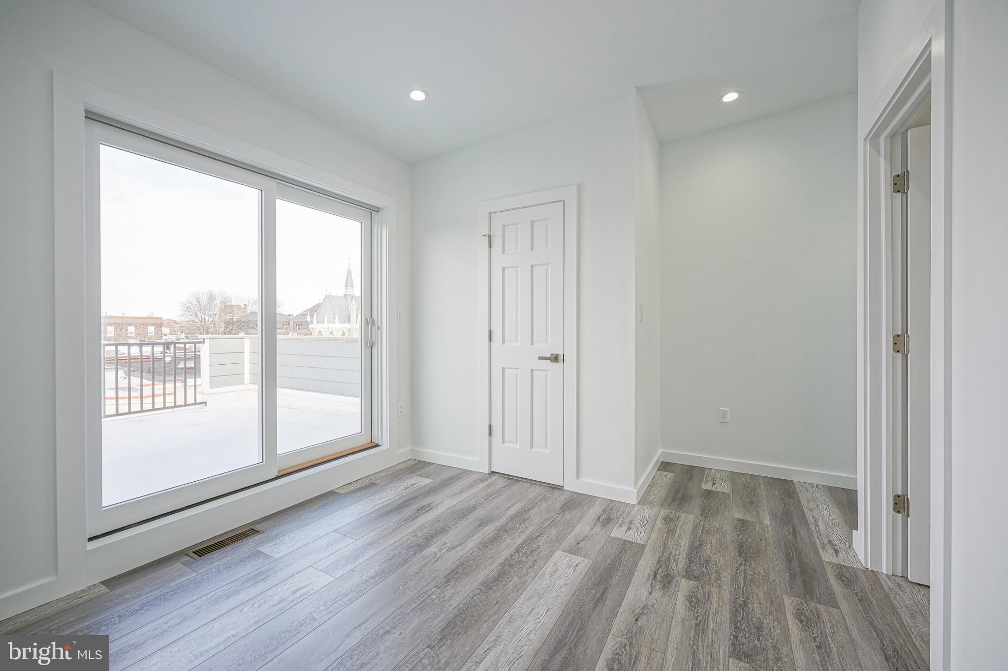 PORT RICHMOND - Residential