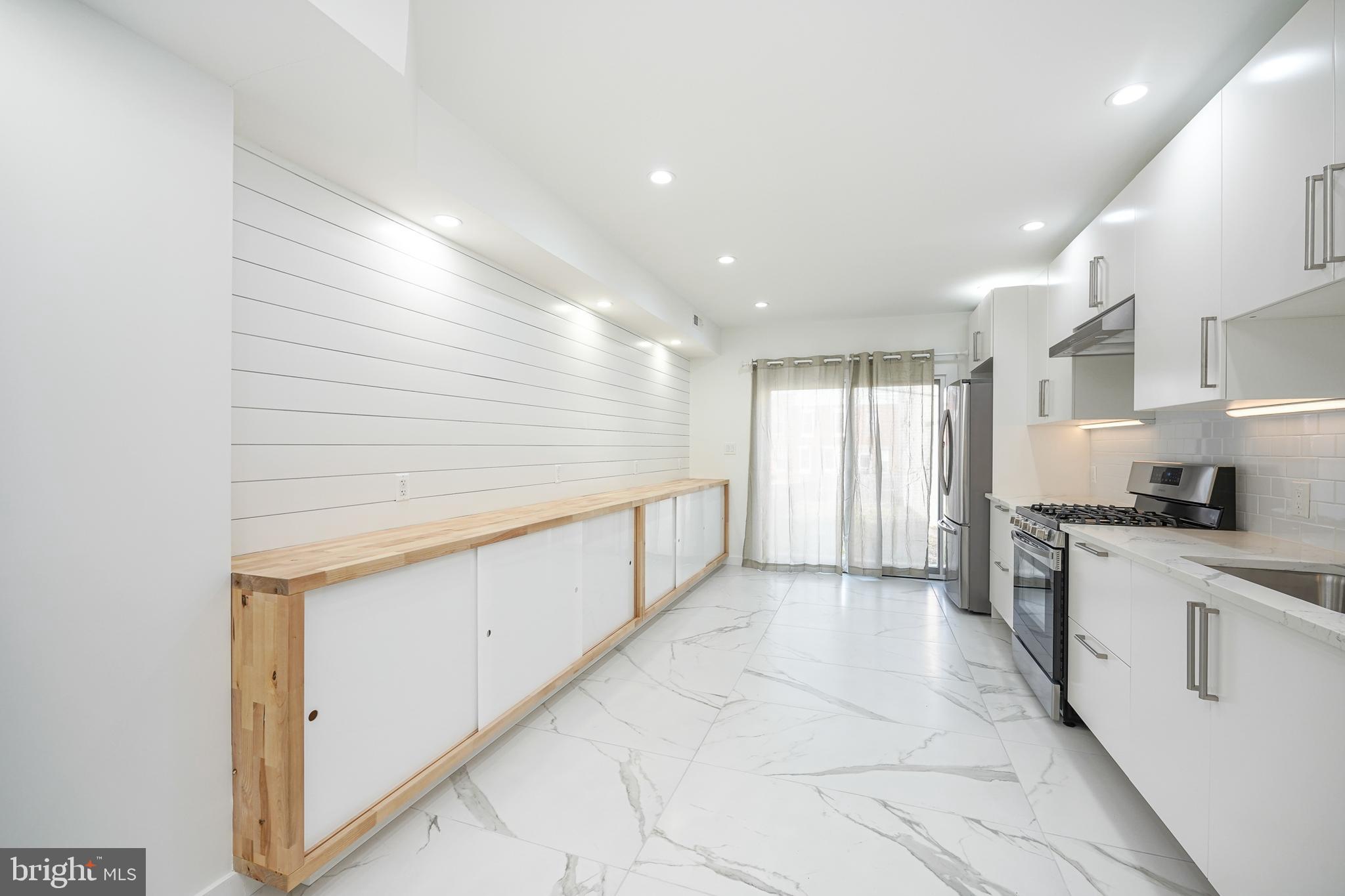 PORT RICHMOND - Residential