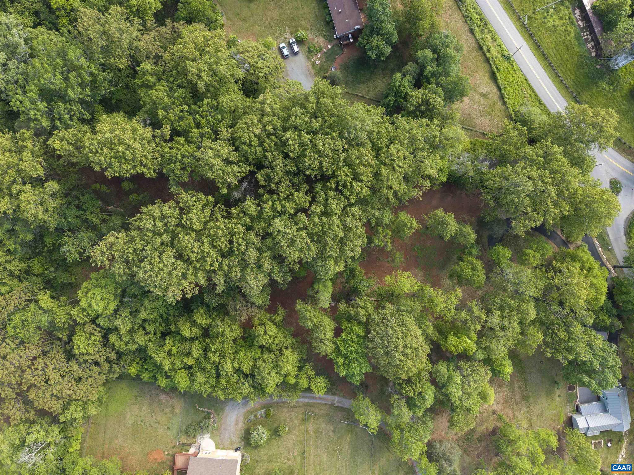 4 NORTH GARDEN LN