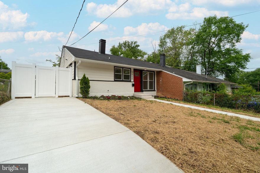 Welcome  to this charming home at the coveted address of 7850 Burnside Rd. Hyattsville. This property has been completely remodeled and features  3 spacious Bedrooms, and 2 full  bathrooms, a modern, state - of - art kitchen ,and a beautiful large backyard, perfect for family gatherings on the summer. Enjoy it is bright design, modern finish ,and a prime location near parks, shops , and mayor roadways.
Schedule your visit and discover your new home .
In addition a spacious brand new driveway with room for 2 cars.